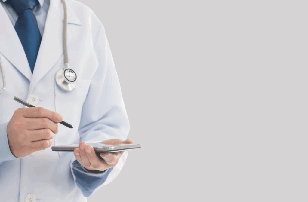 le rhumatologue peut suggérer des infiltrations locales de corticoïdes aux patients.