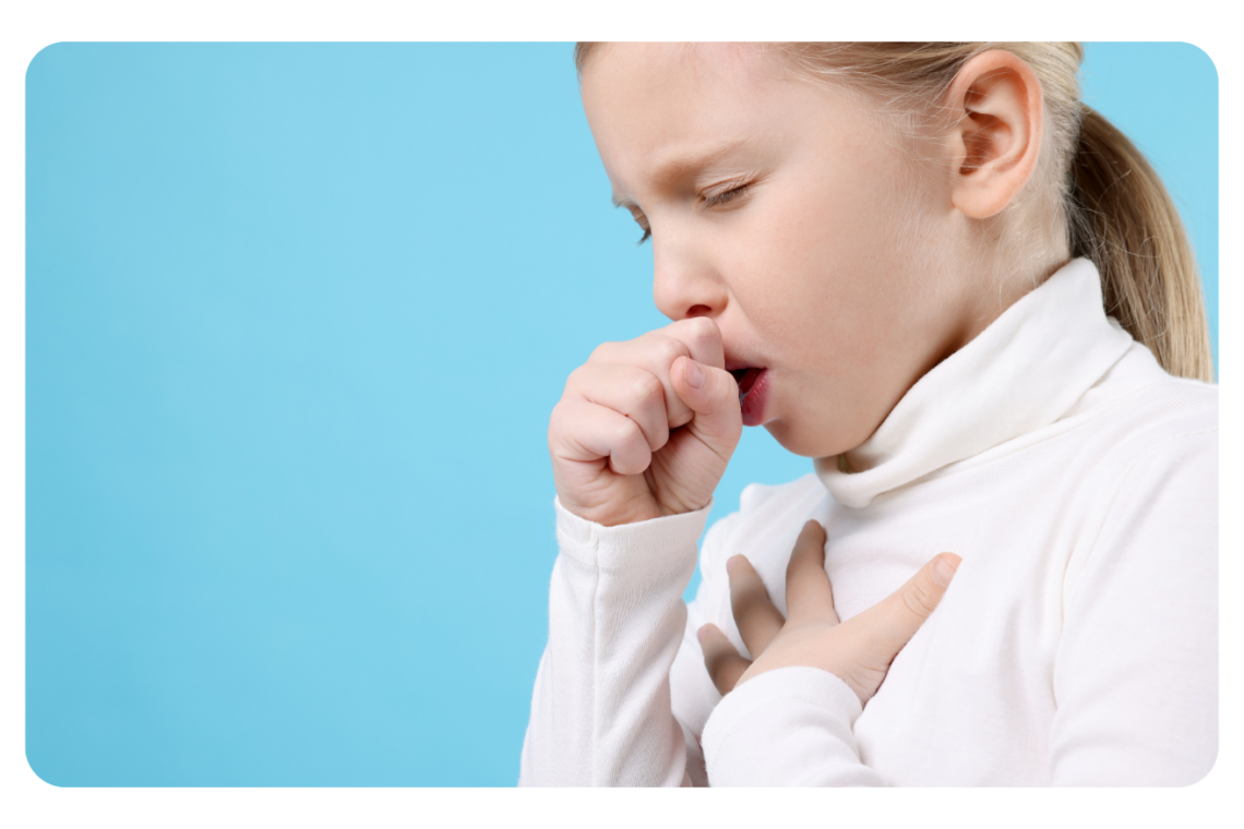 une enfant qui tousse