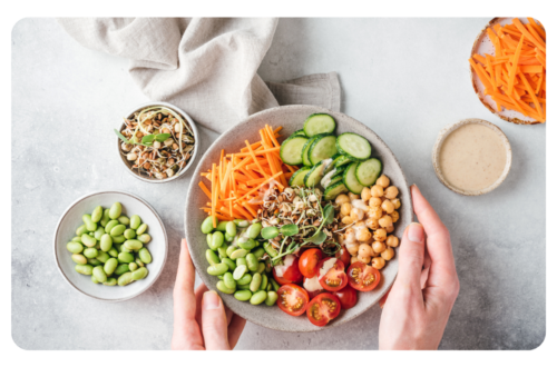 Buddha bowl quinoa, avocat, œuf mollet