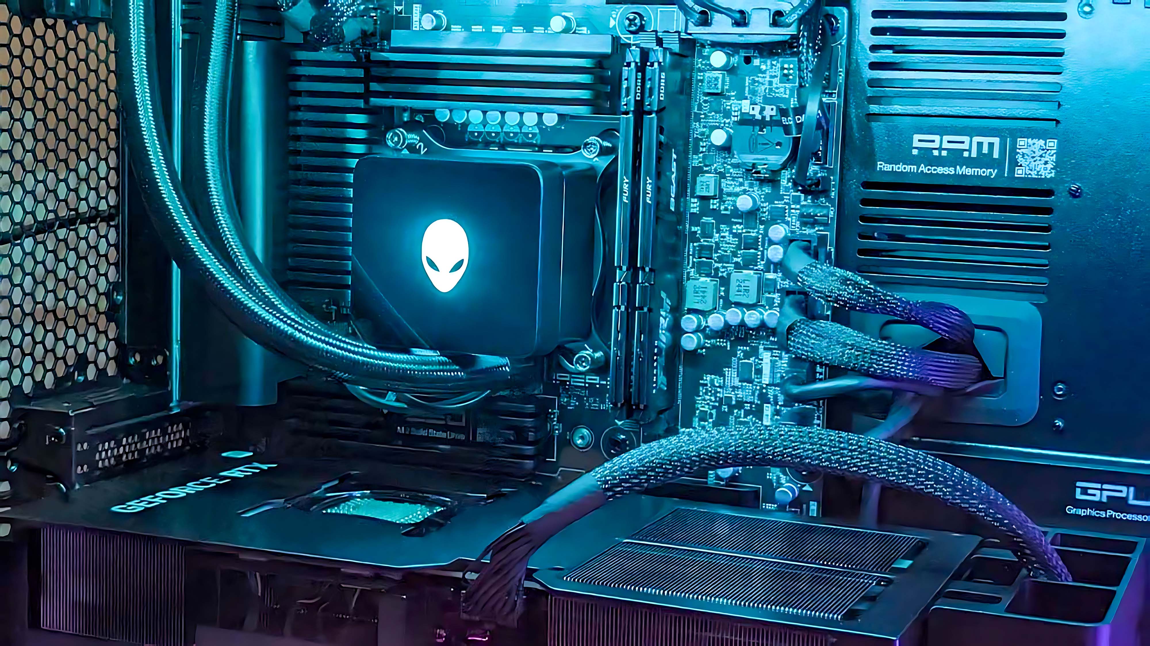 Крупный план процессора и оперативной памяти в Alienware Area-51 Gaming Desktop (2025) с синим освещением.