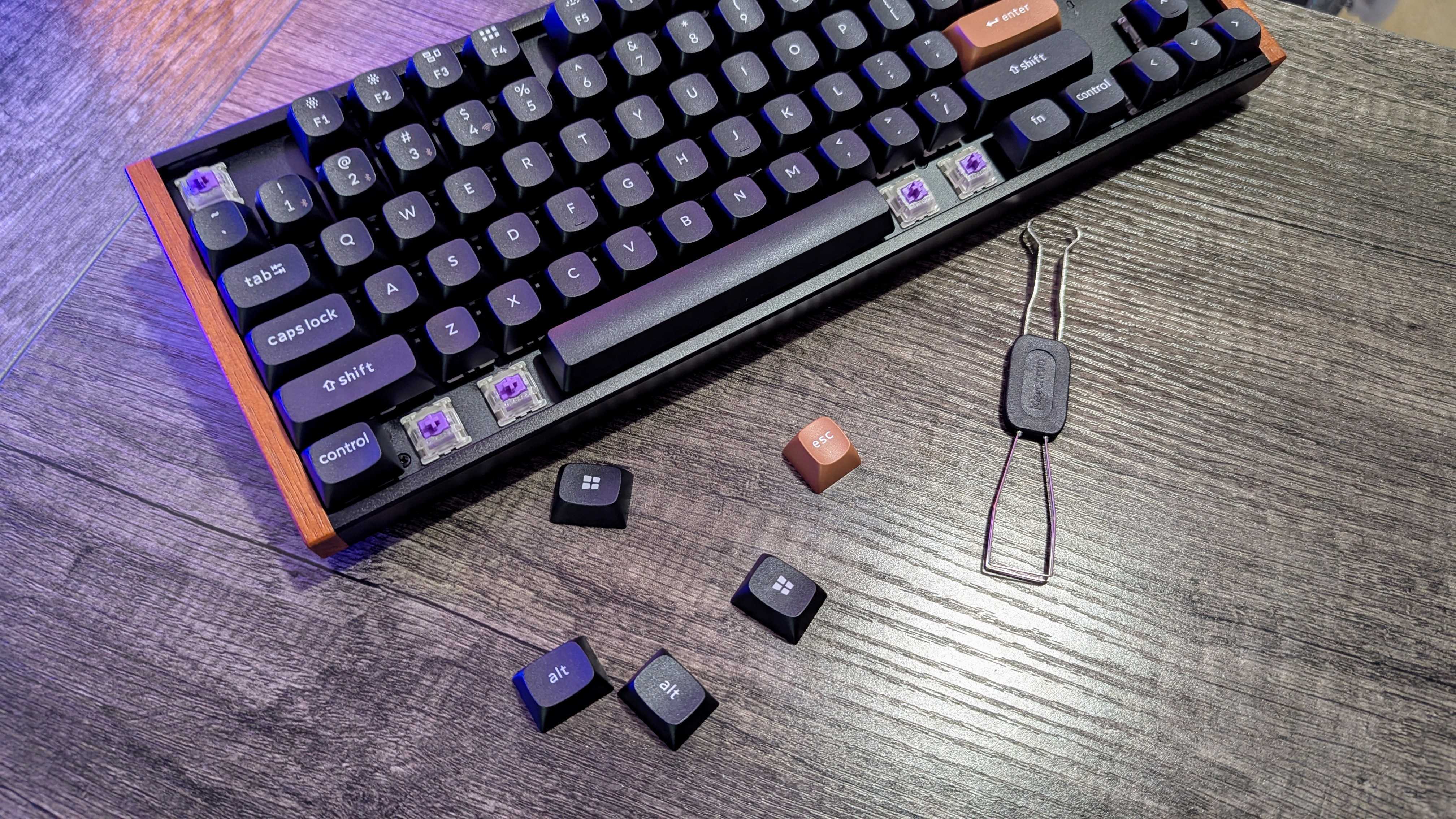 Изображение беспроводной клавиатуры Keychron K8 HE.