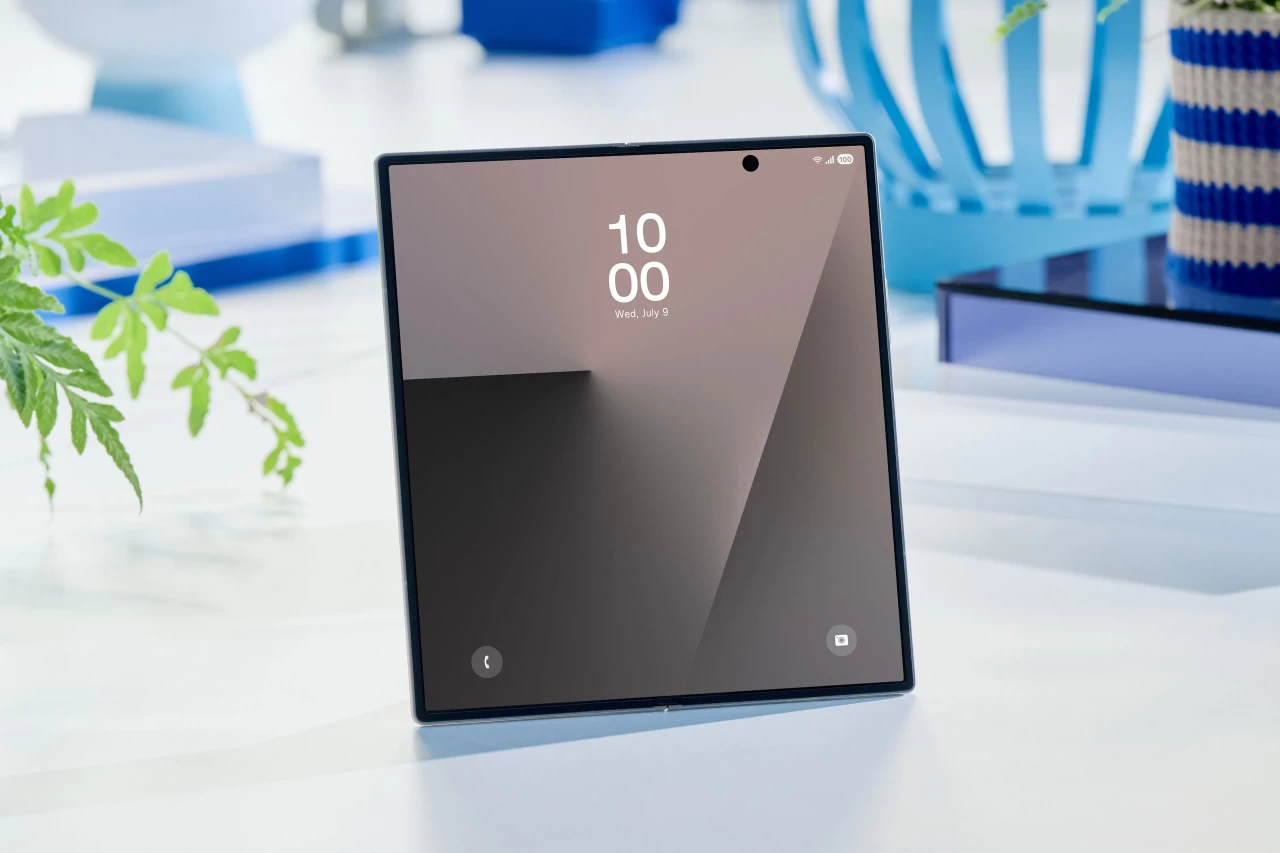 Освежите свой экран: скачайте обои Samsung Galaxy Z Fold7 и Z Flip7 в высоком качестве