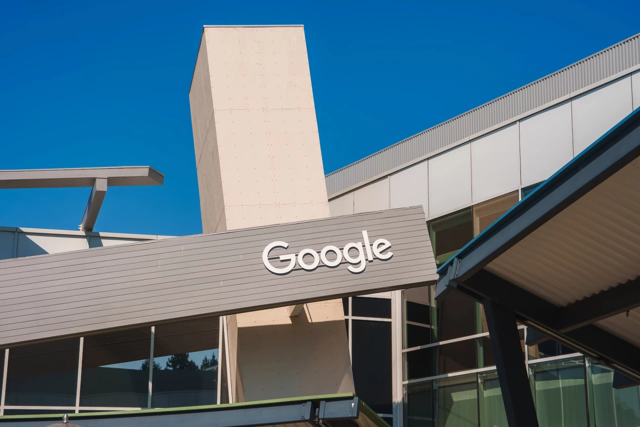 Искусственный интеллект на страже: как Google использует AI для защиты от киберугроз