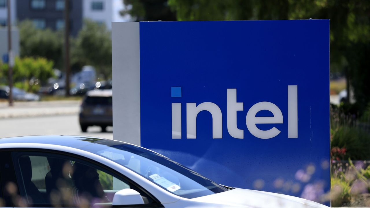 Intel сокращает тысячи сотрудников в США из-за отставания в сфере ИИ