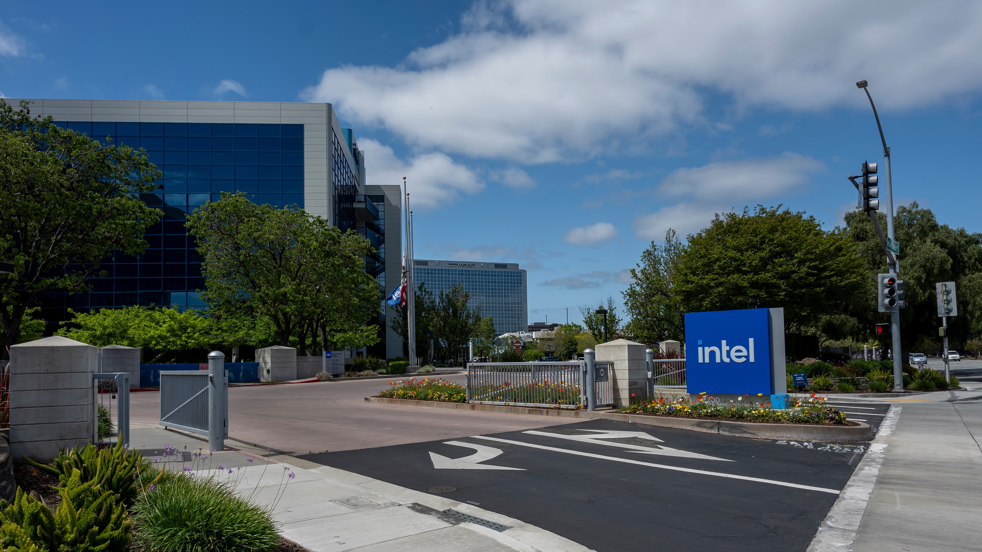 Штаб-квартира Intel в Санта-Кларе, Калифорния.