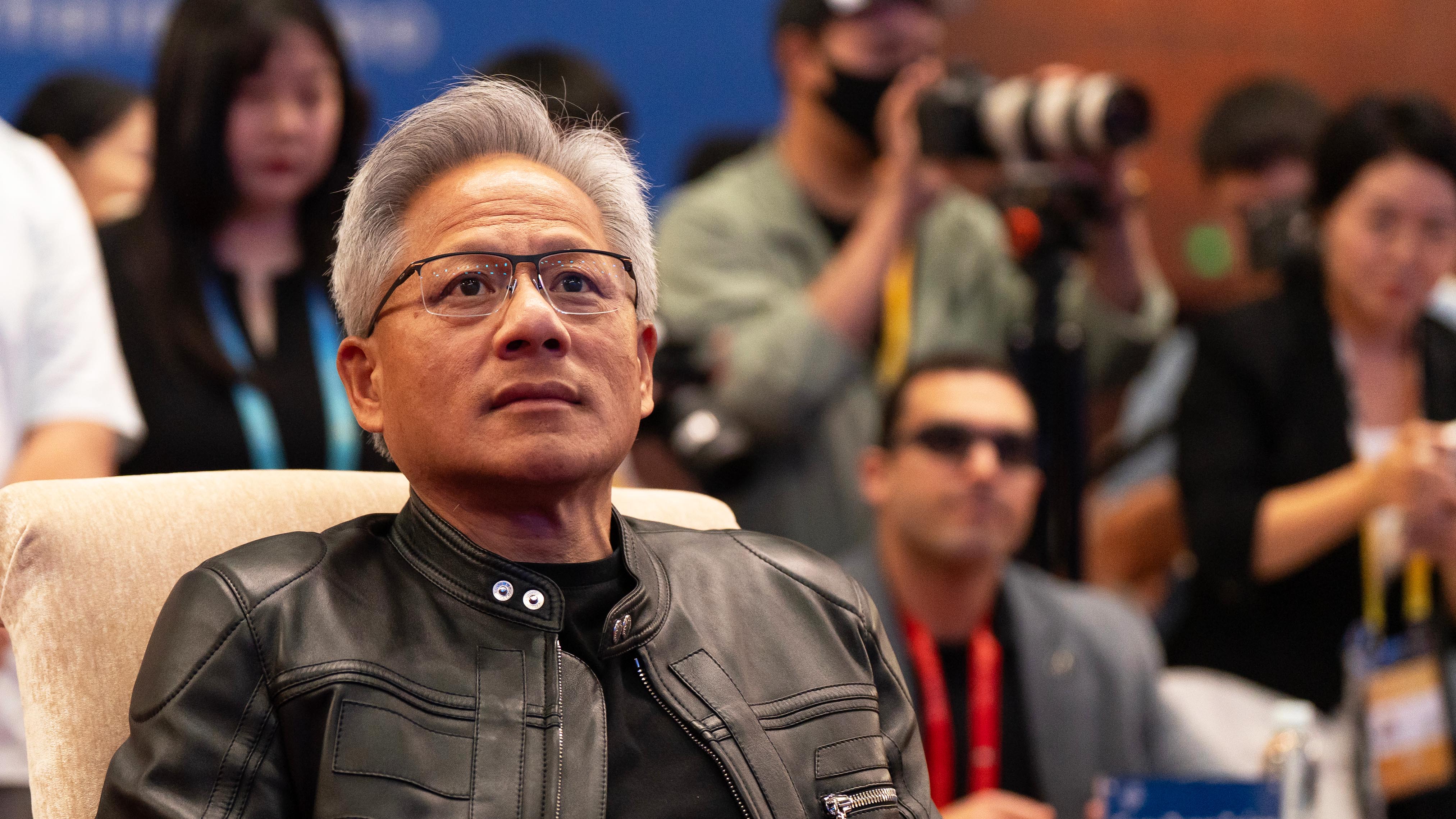 Дженсен Хуанг на выставке в Пекине