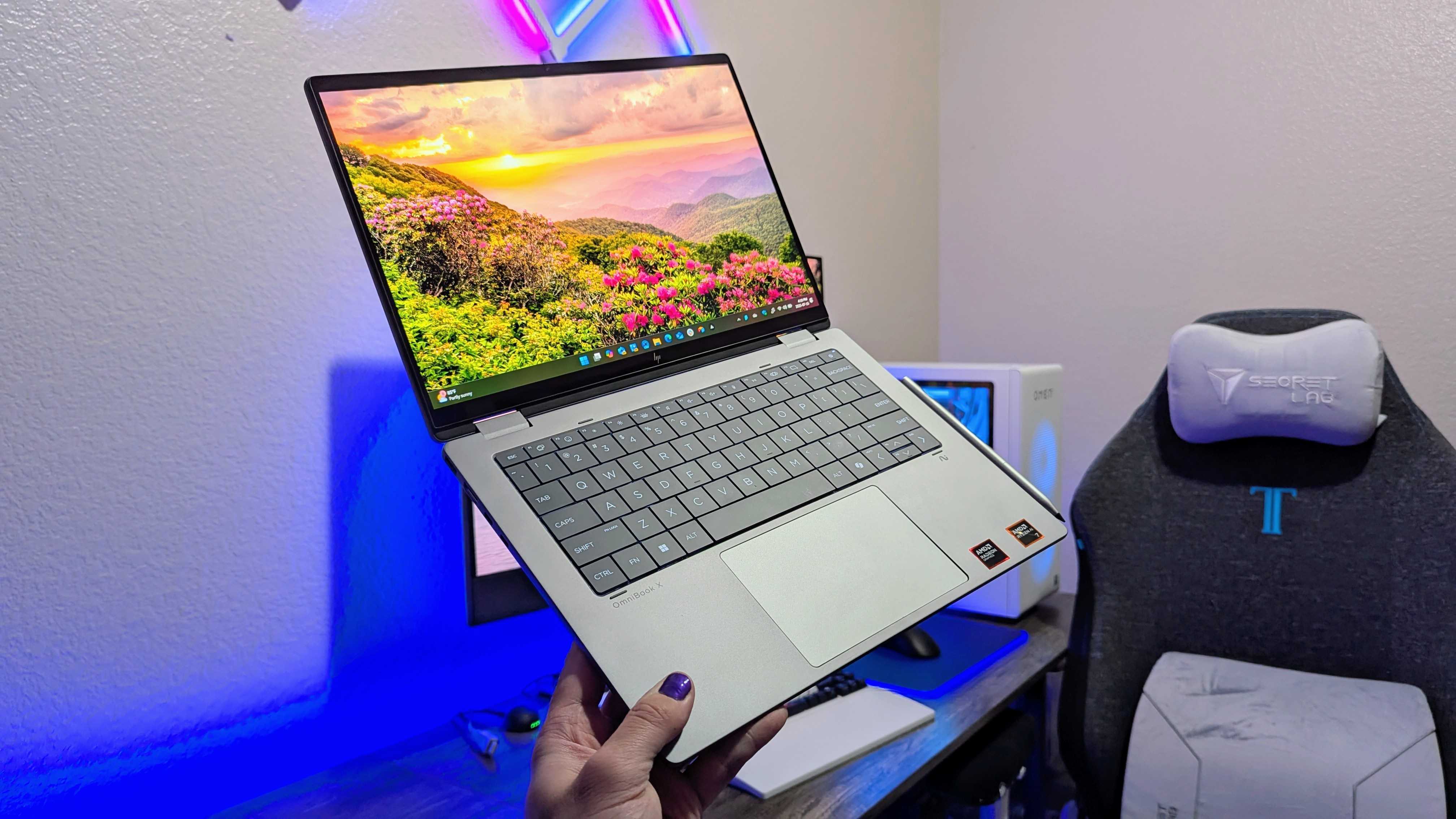 HP OmniBook X Flip 14 (2025) во всей красе.
