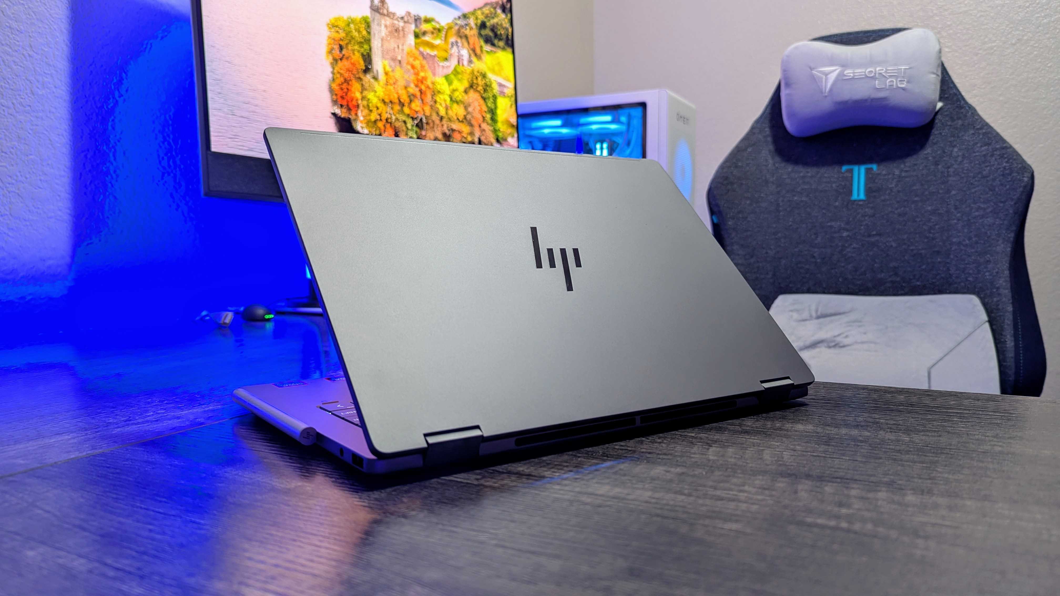 HP OmniBook X Flip 14 (2025) в разных ракурсах.