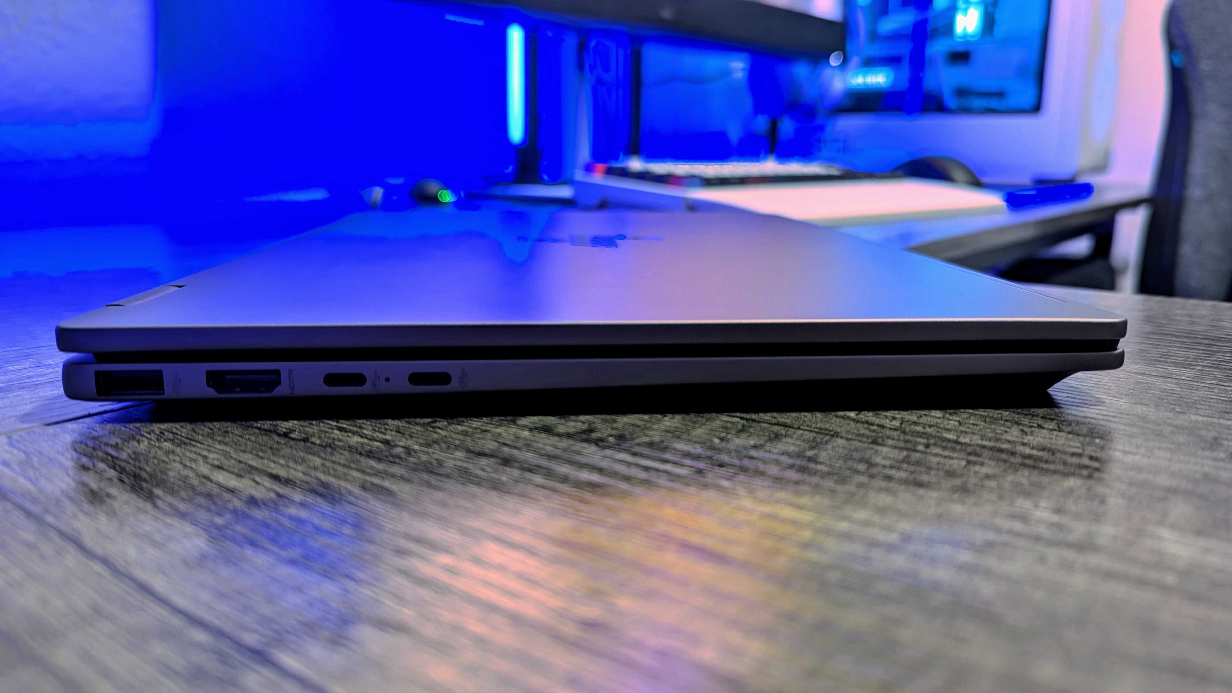 Клавиатура HP OmniBook X Flip 14 (2025) крупным планом.