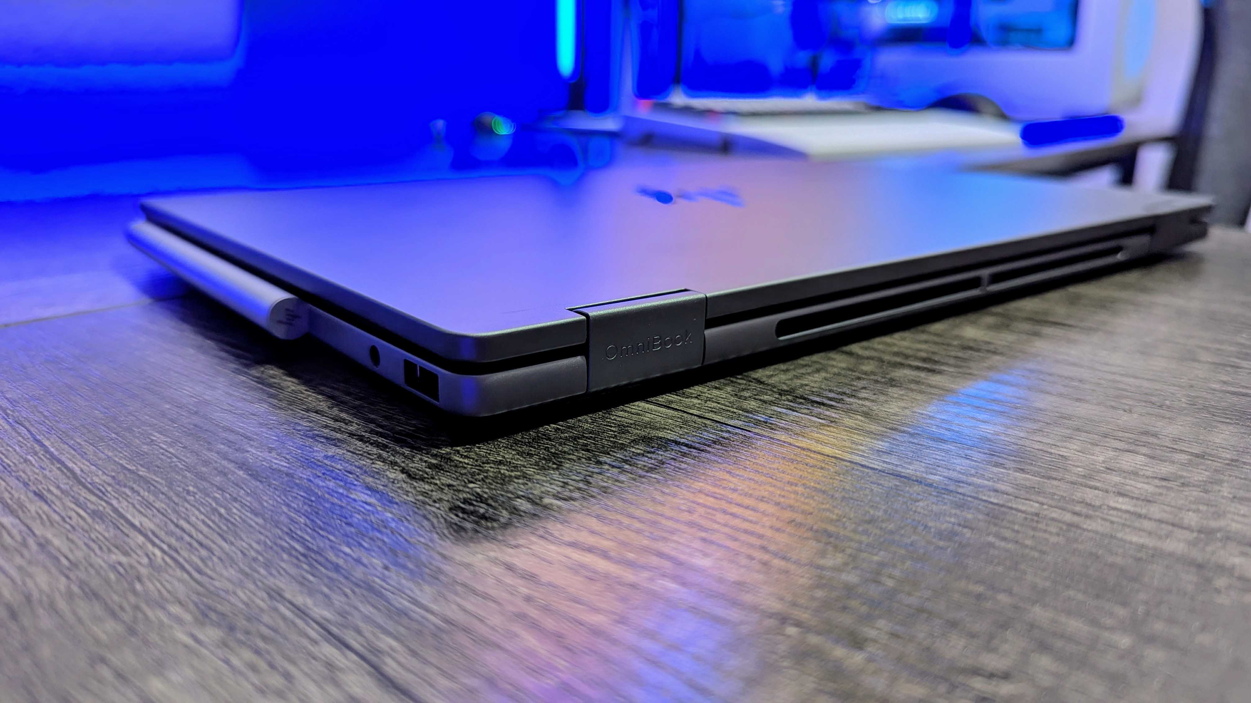 Задняя панель HP OmniBook X Flip 14 (2025).