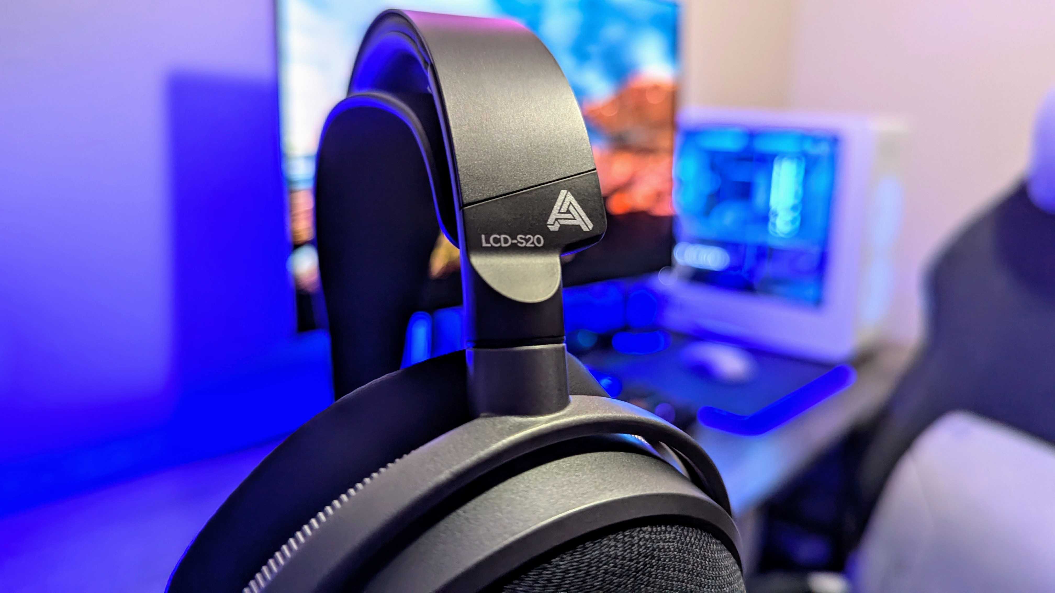 Изображение проводных наушников Audeze LCD-S20.
