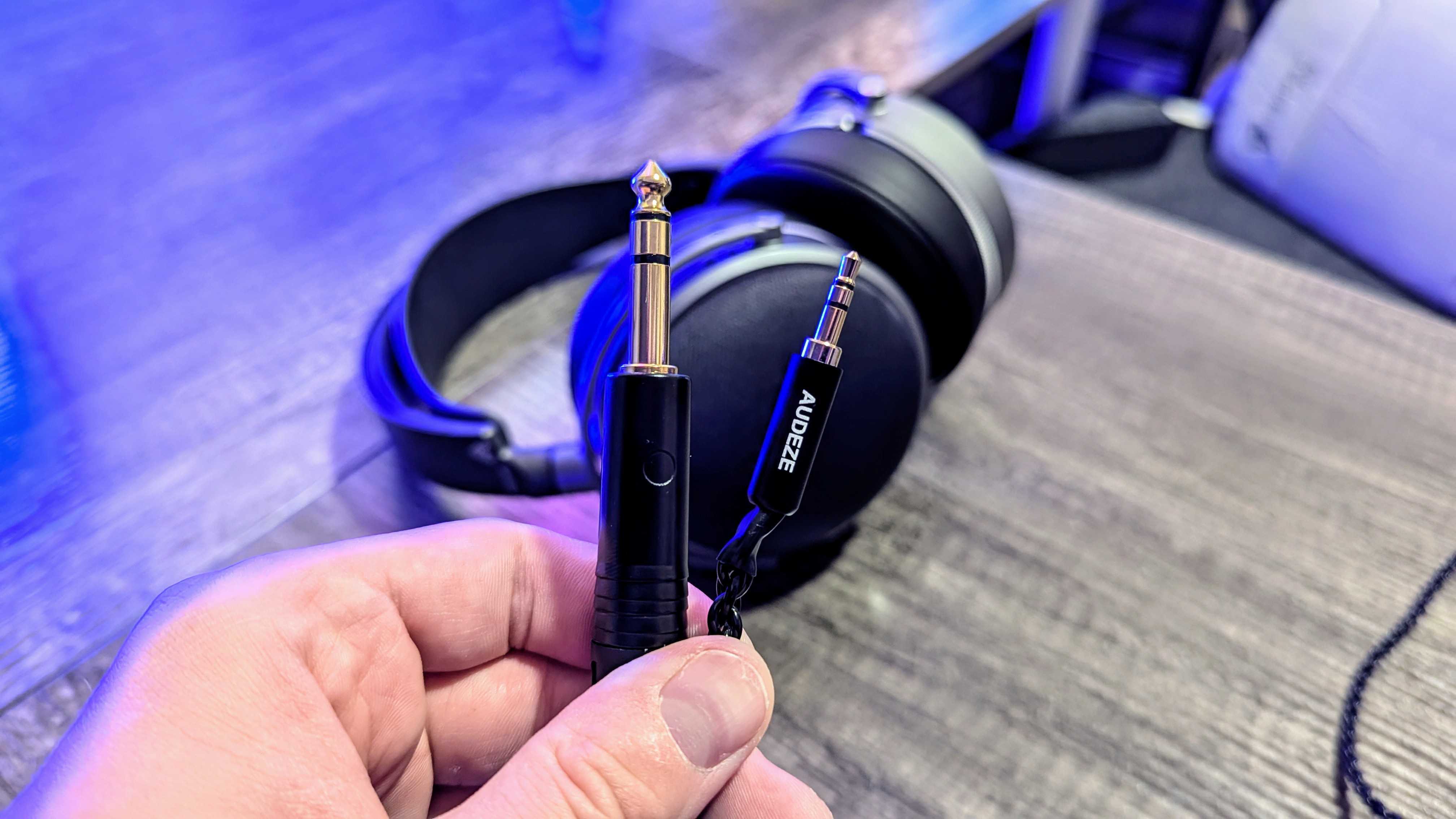 Изображение проводных наушников Audeze LCD-S20.
