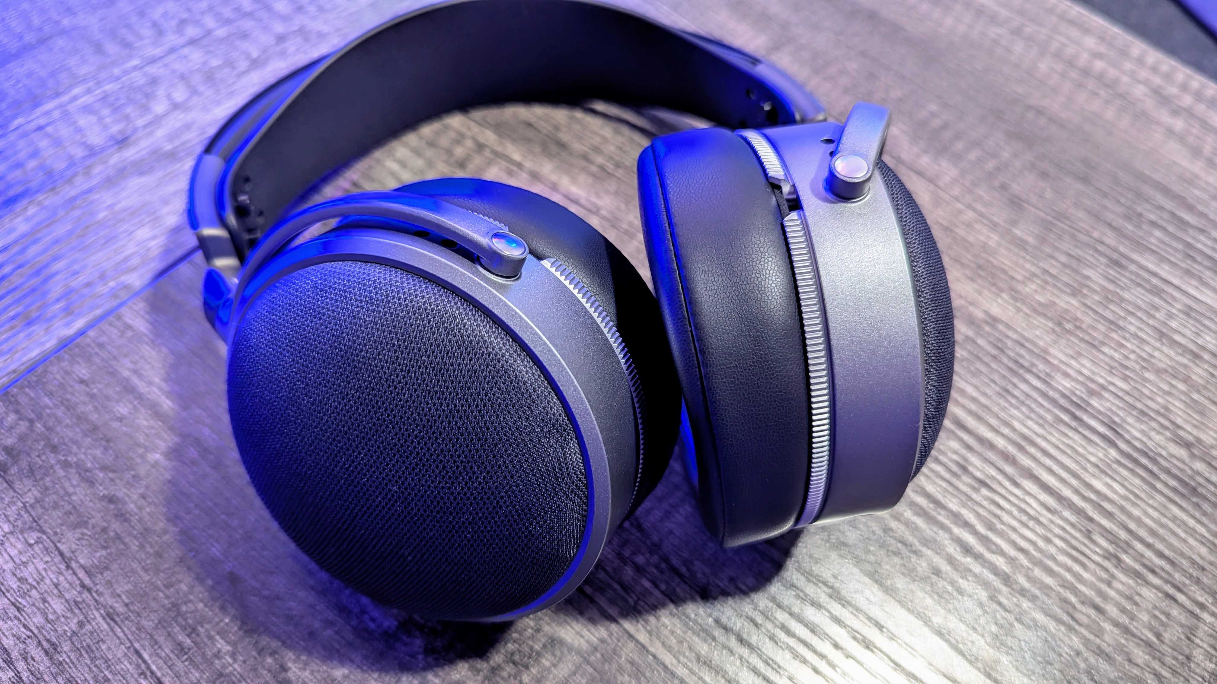 Изображение проводных наушников Audeze LCD-S20.