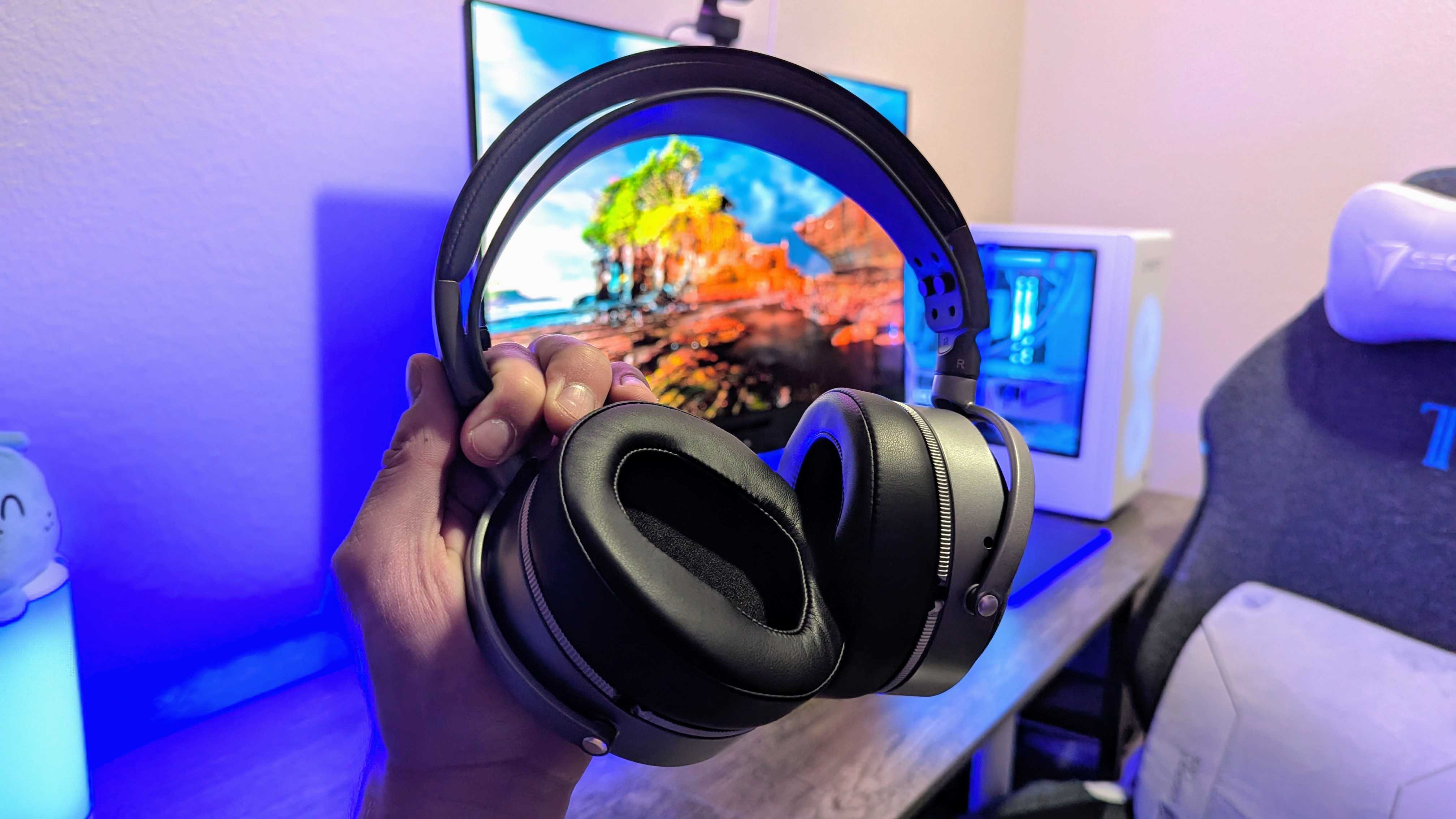 Изображение проводных наушников Audeze LCD-S20.