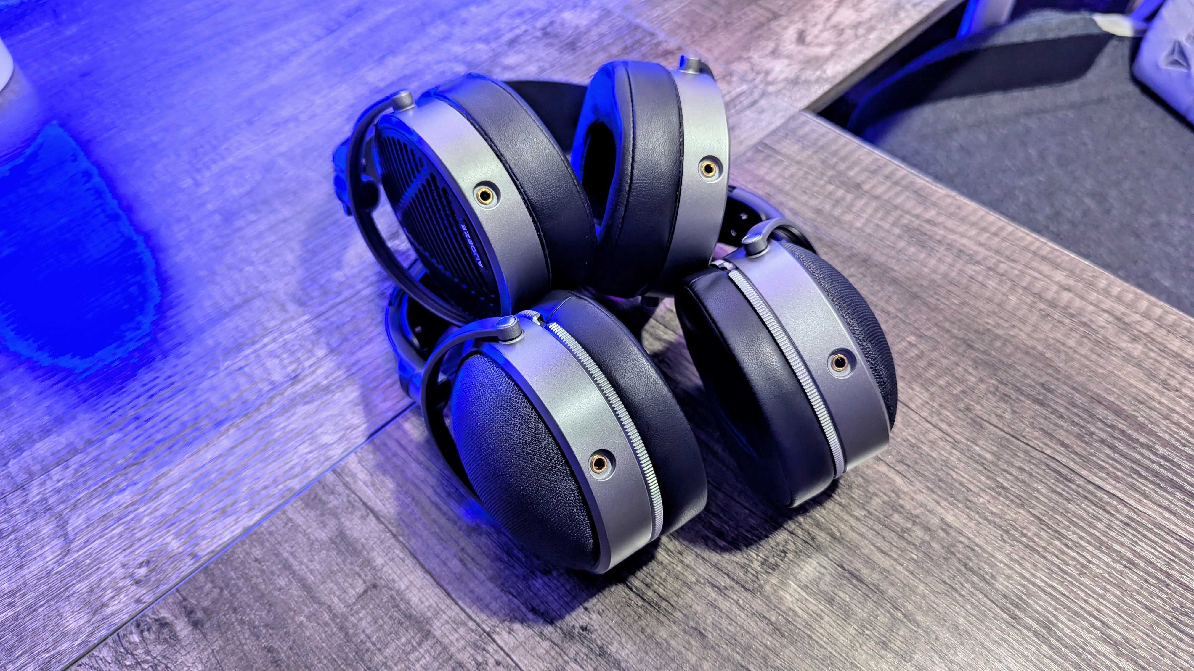 Изображение проводных наушников Audeze LCD-S20.