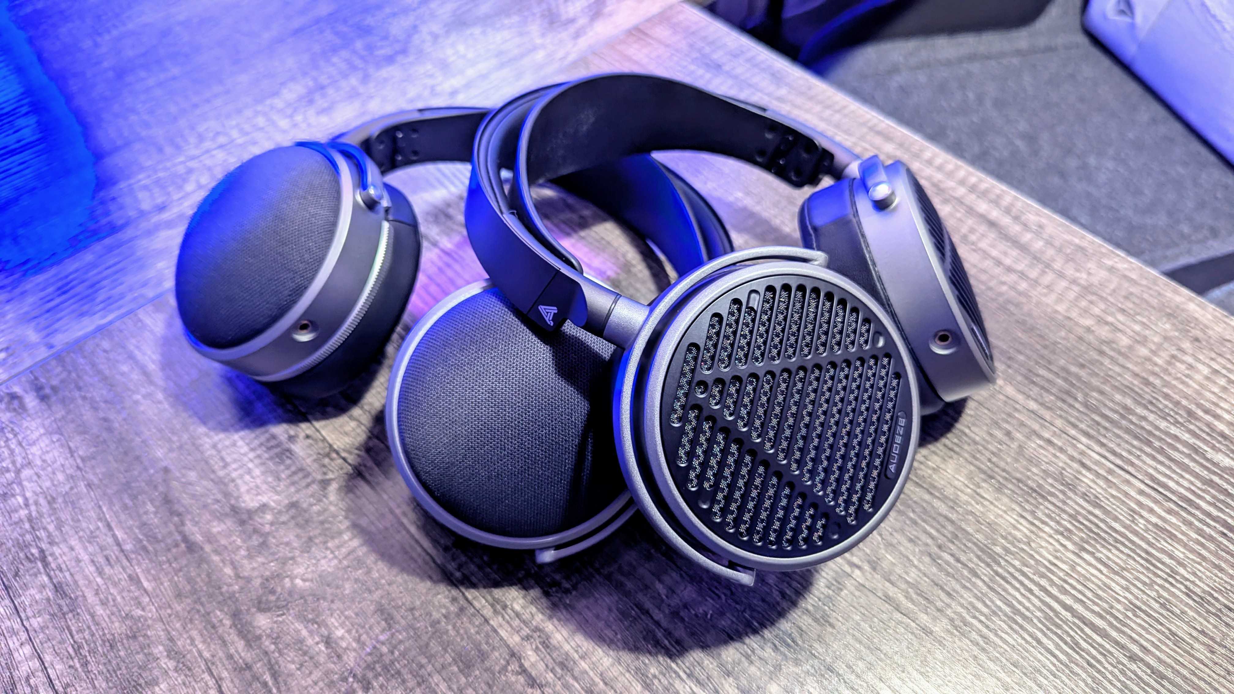 Изображение проводных наушников Audeze LCD-S20.