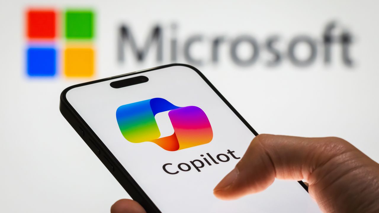 Microsoft Copilot смотрит в ответ: кому это нужно?