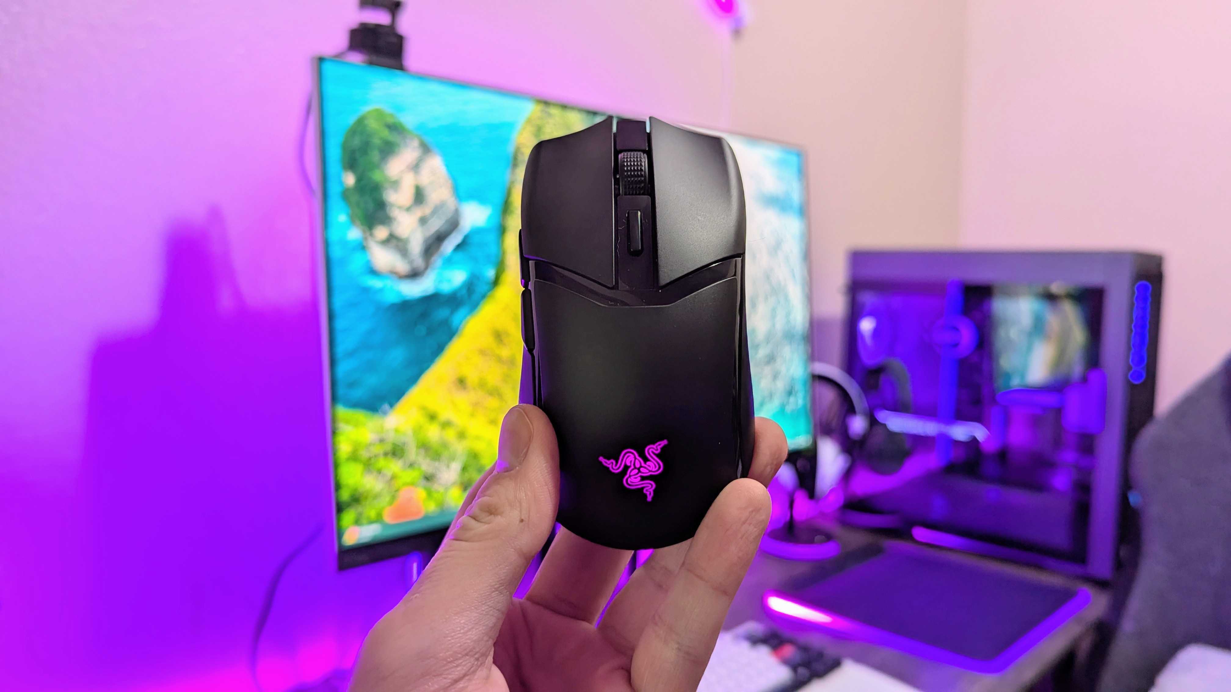 Изображение беспроводной игровой мыши Razer Cobra HyperSpeed.