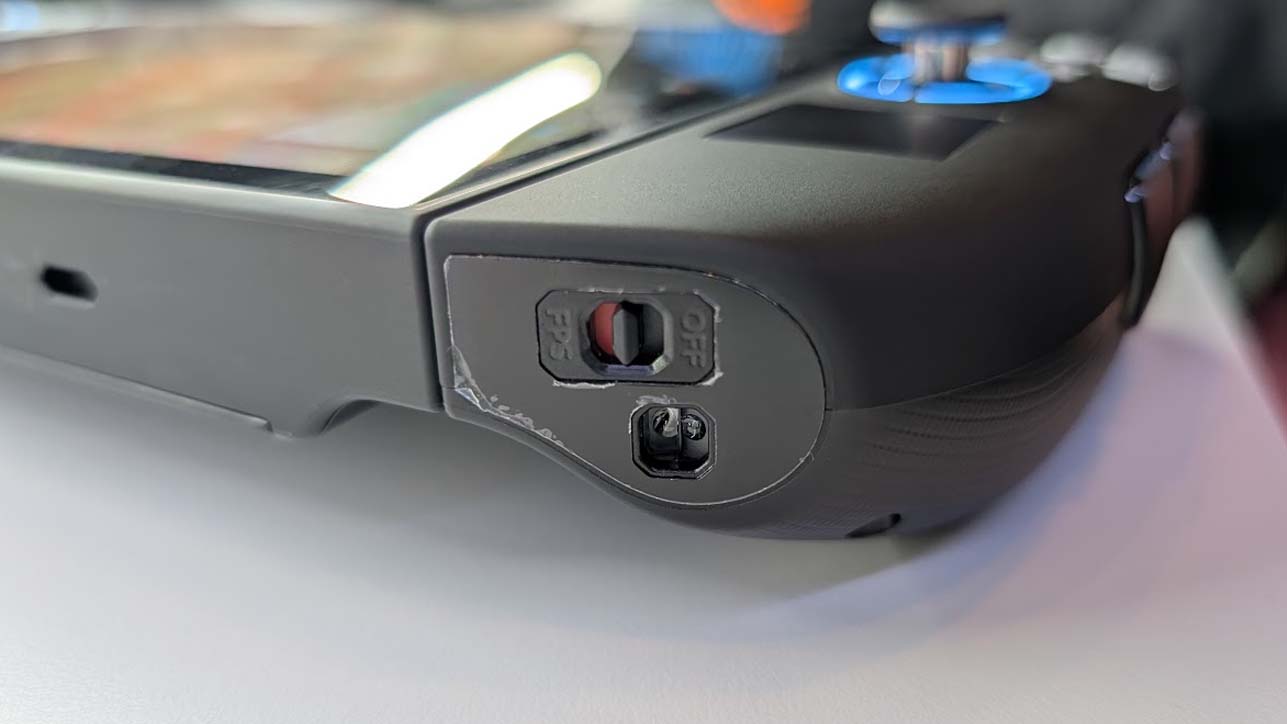Крупный план переключателя FPS на Lenovo Legion Go 2.