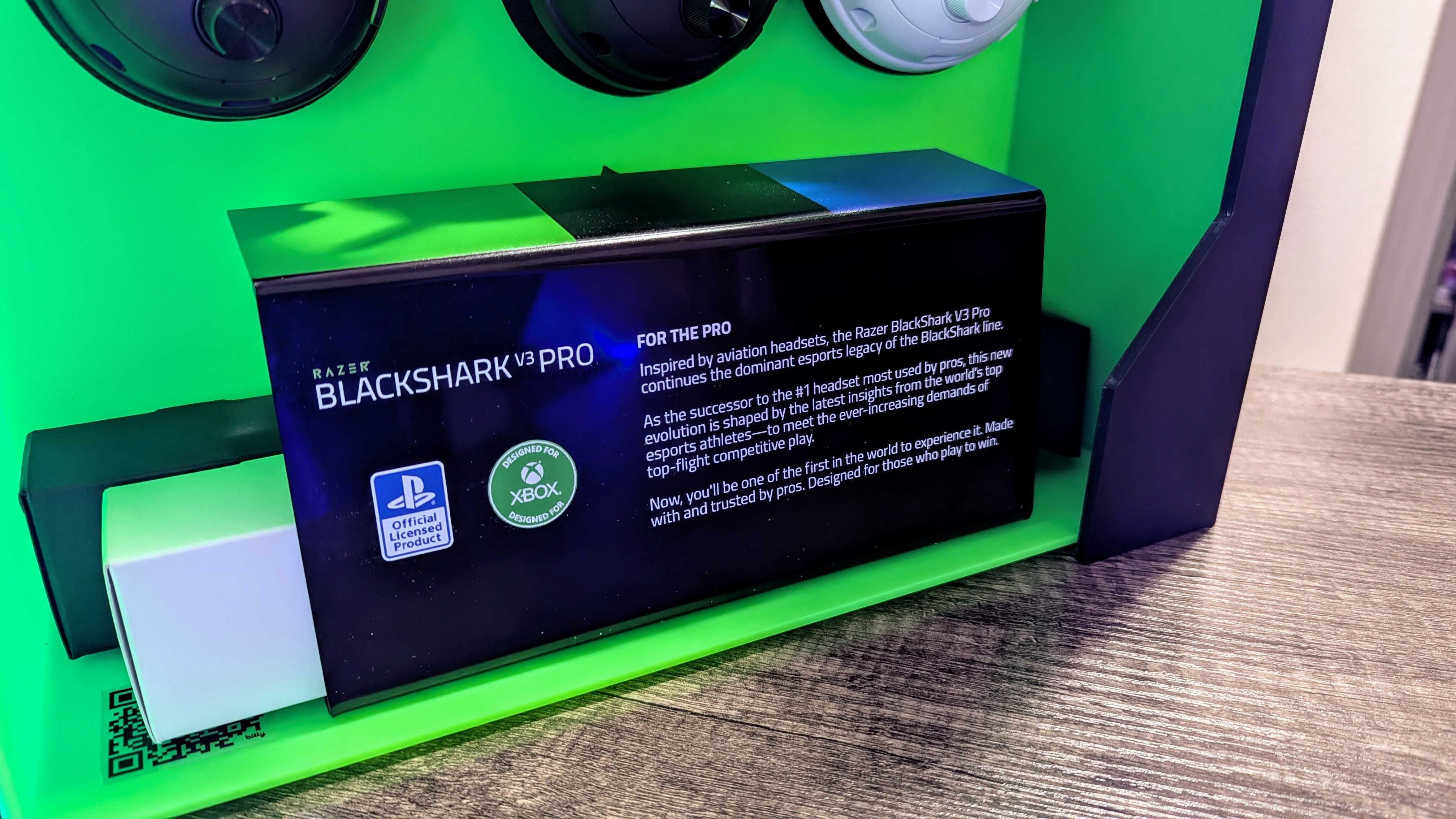 Изображение беспроводной игровой гарнитуры Razer BlackShark V3 Pro.