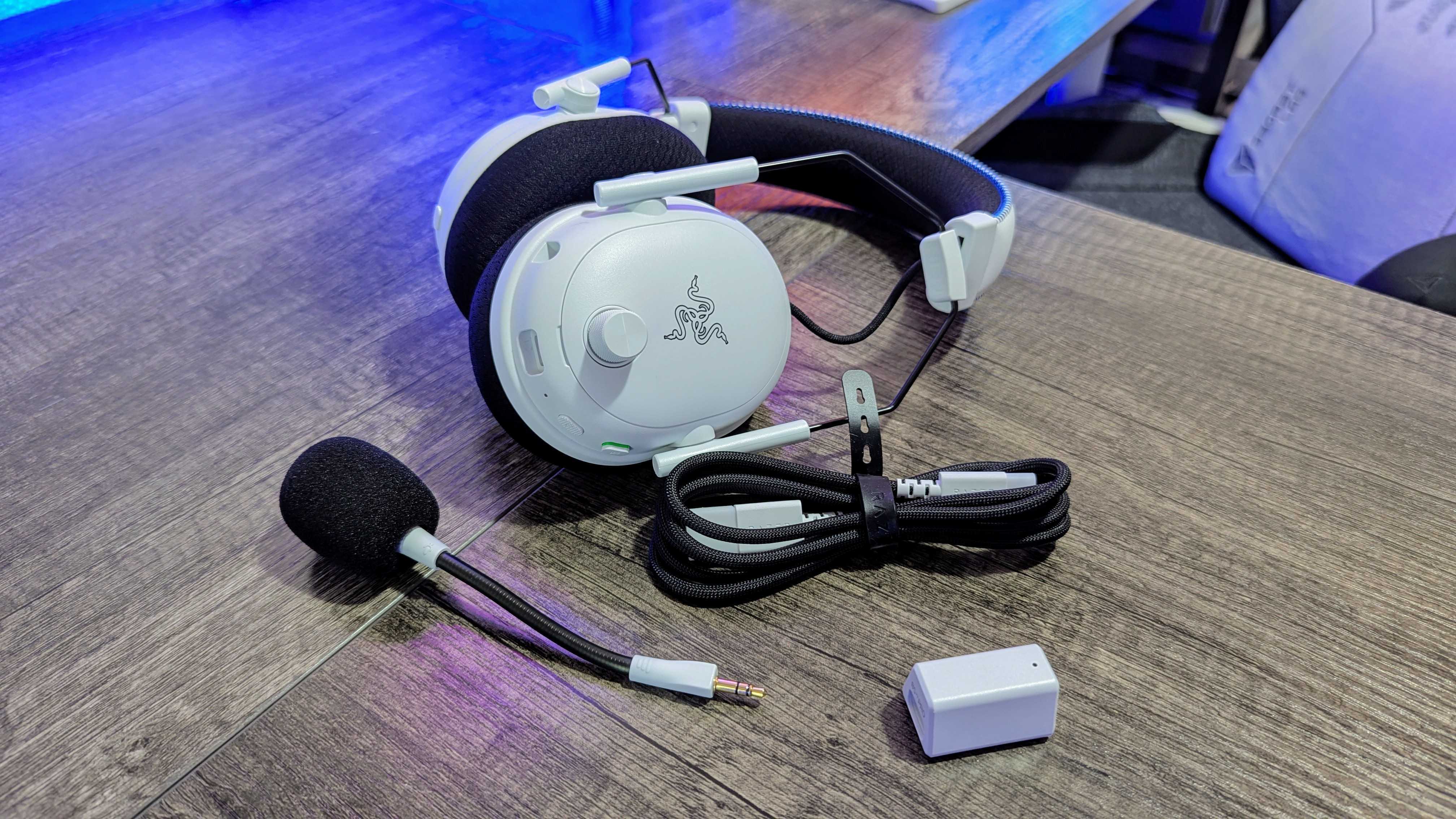 Изображение беспроводной игровой гарнитуры Razer BlackShark V3 Pro.