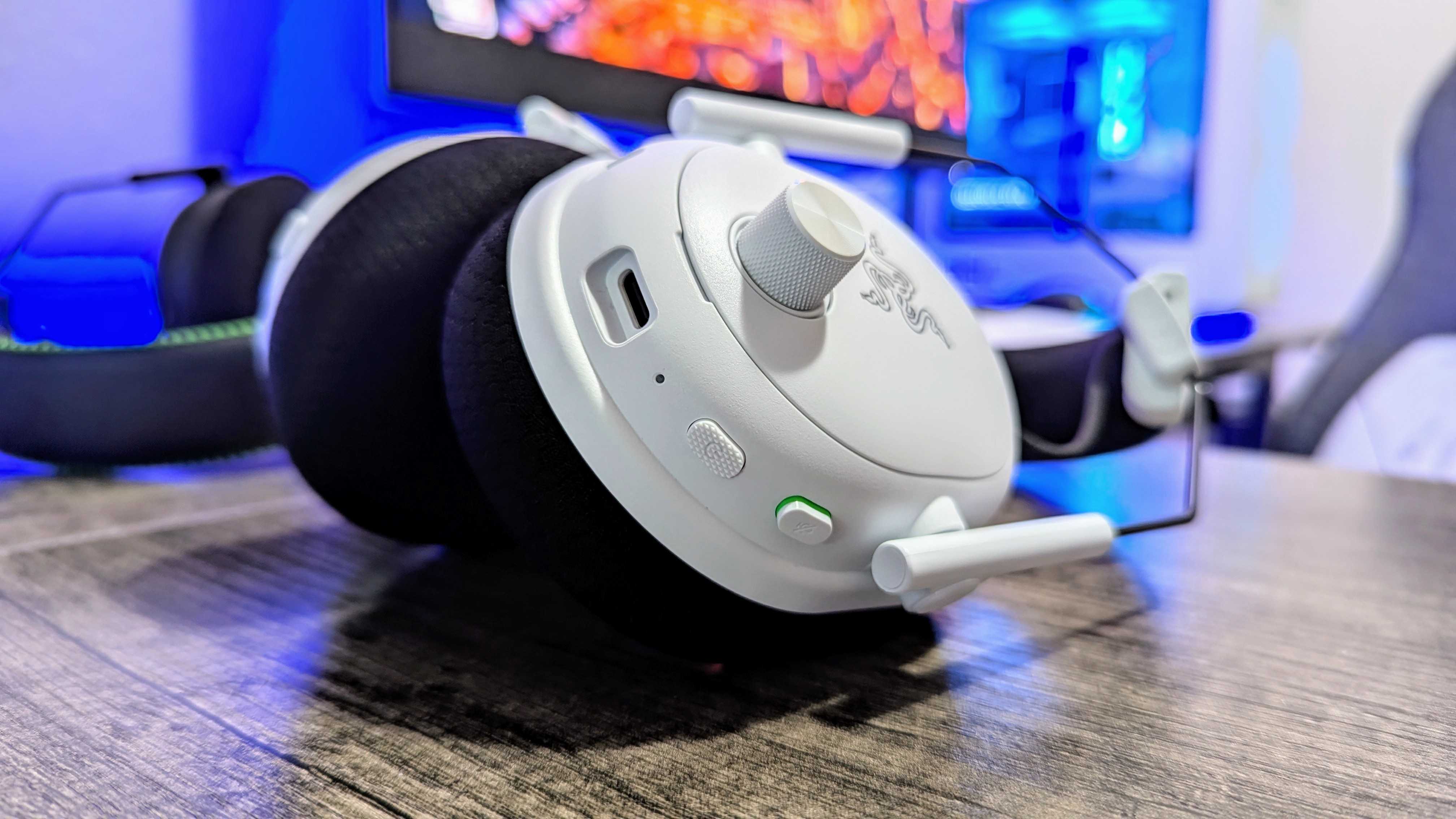 Изображение беспроводной игровой гарнитуры Razer BlackShark V3 Pro.