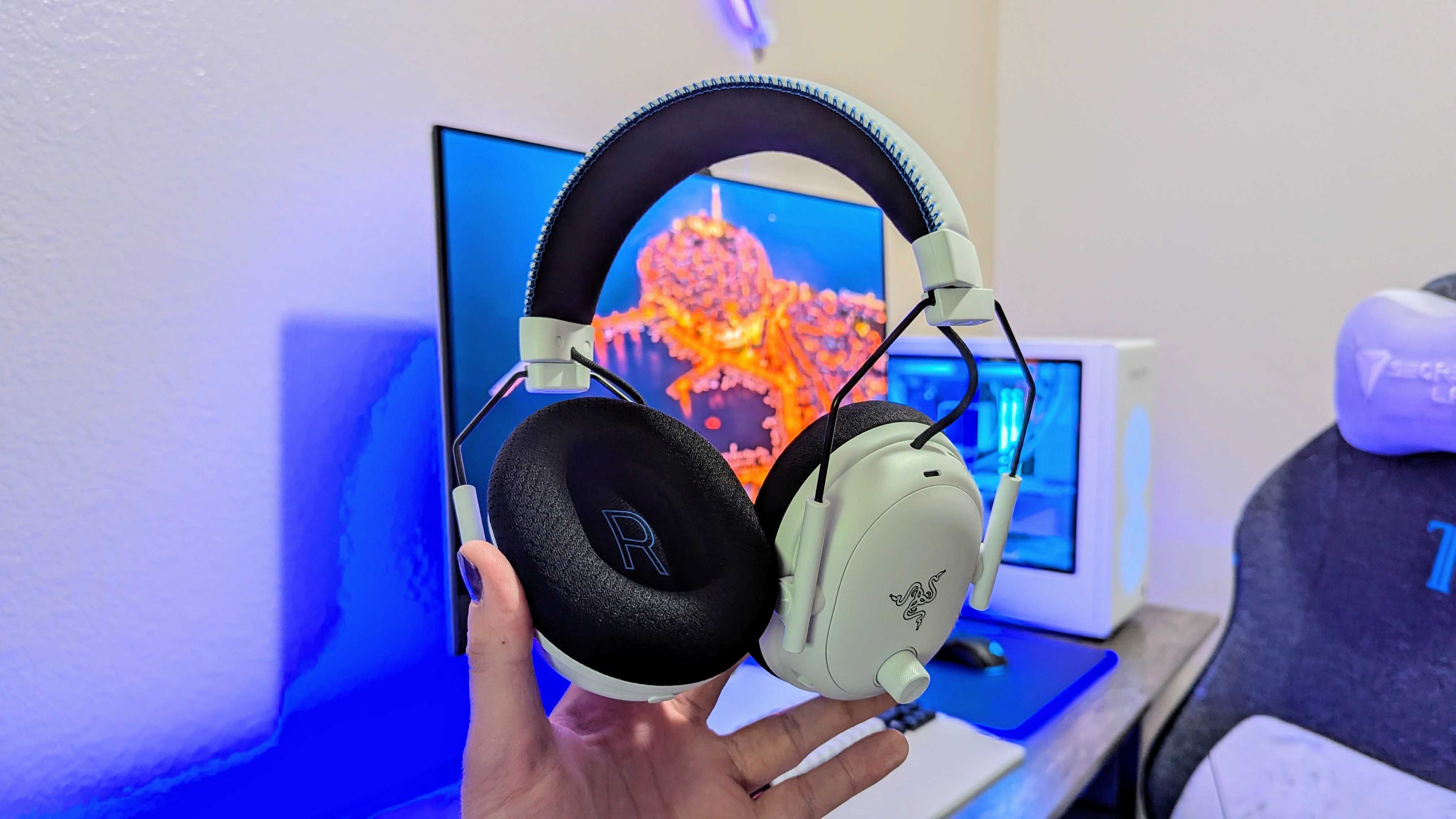 Изображение беспроводной игровой гарнитуры Razer BlackShark V3 Pro.