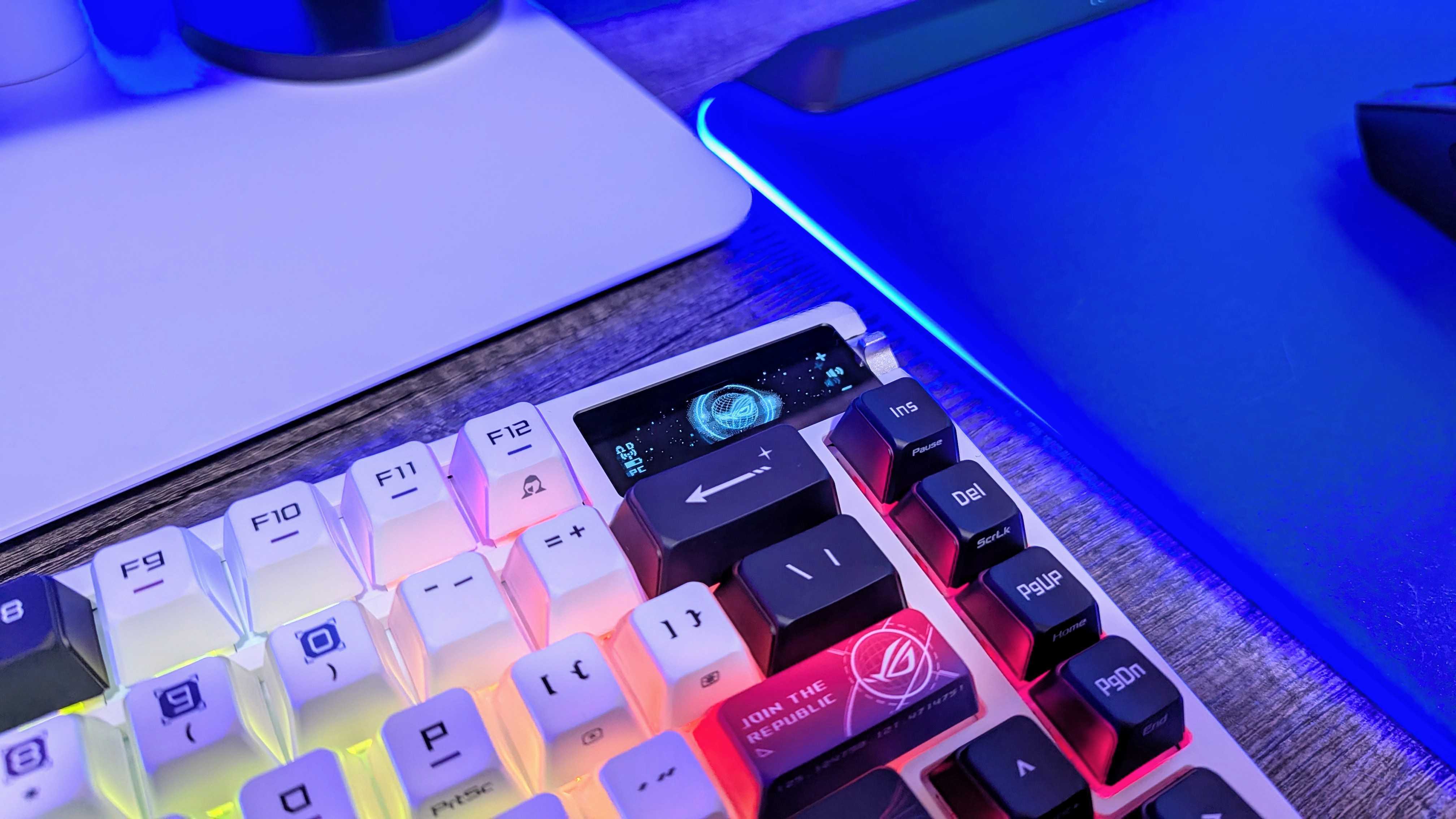 Изображение беспроводной игровой клавиатуры ASUS ROG Azoth X.