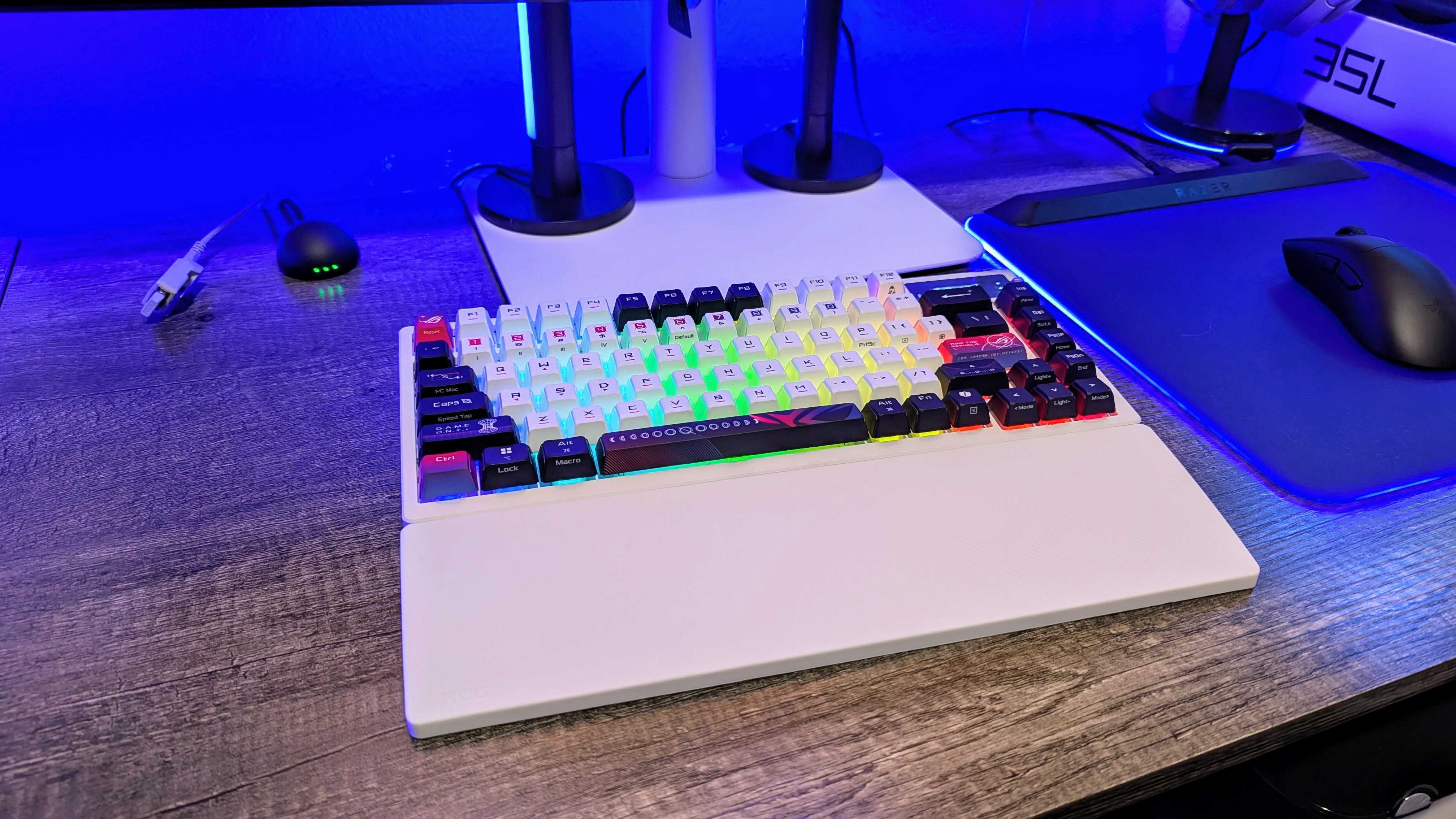 Изображение беспроводной игровой клавиатуры ASUS ROG Azoth X.
