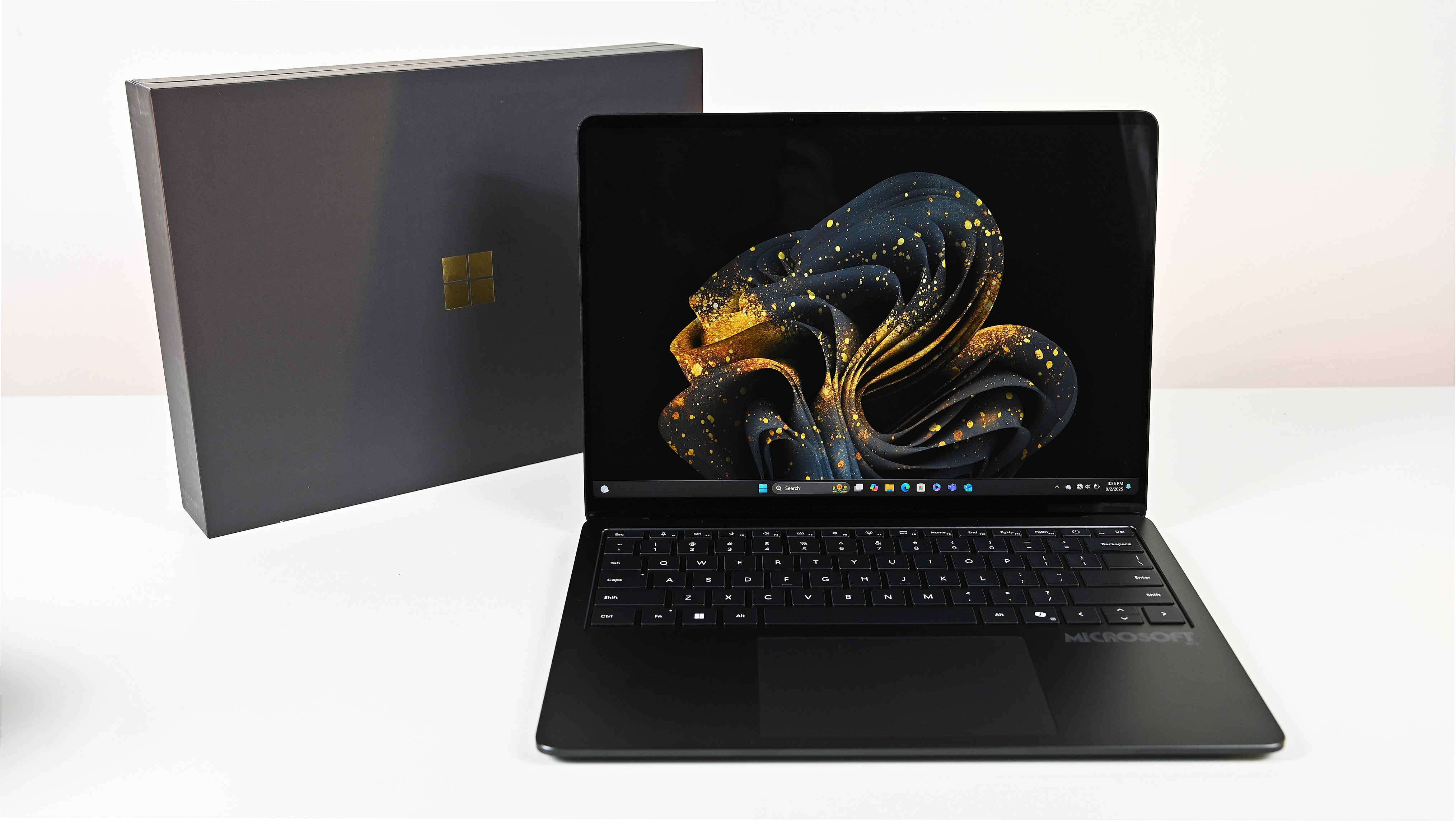 Ограниченная юбилейная версия Surface Laptop, выпущенная тиражом всего около 50 штук.