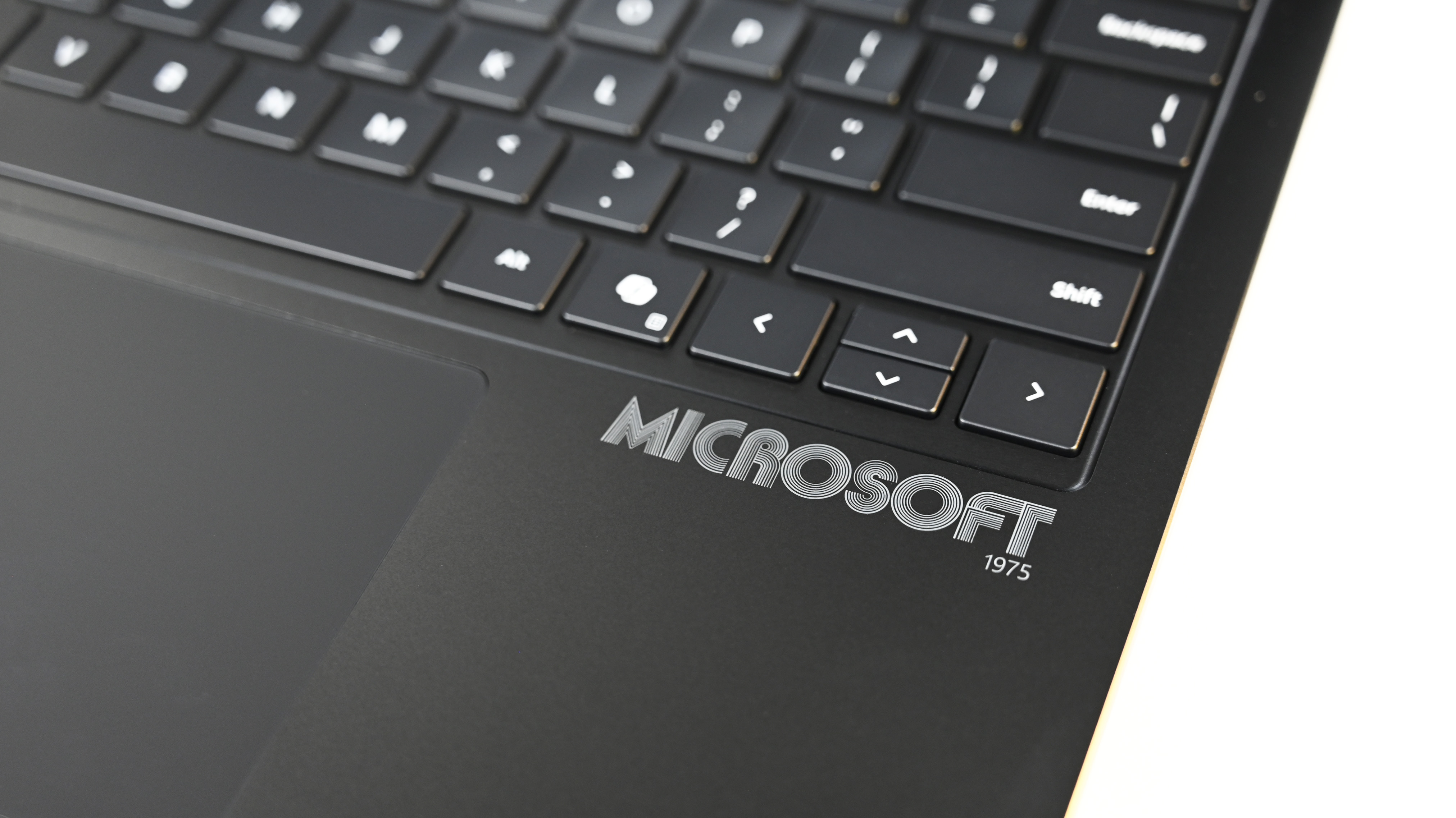 Ограниченная юбилейная версия Surface Laptop, выпущенная тиражом всего около 50 штук.