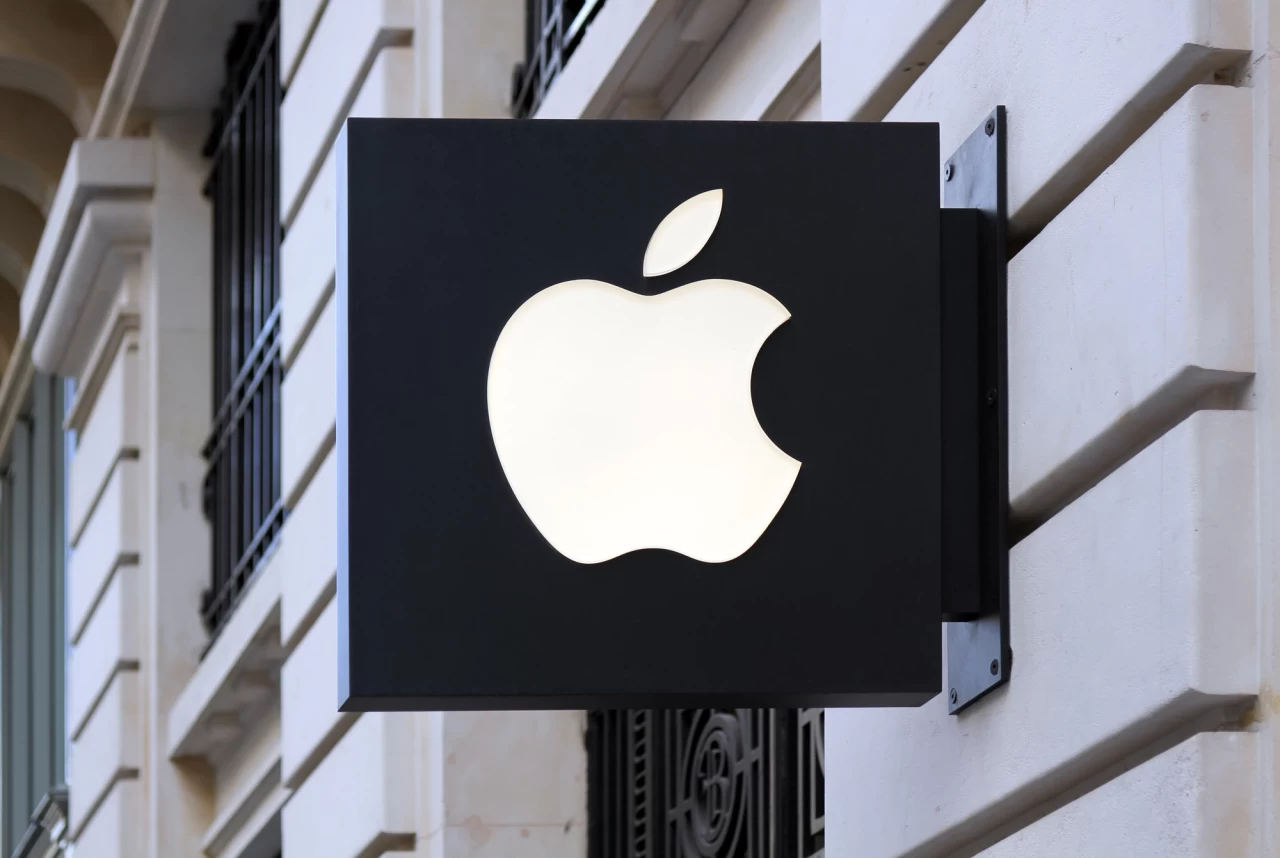 Как Apple укрепляет свои позиции в сфере искусственного интеллекта, инвестируя в производство в США
