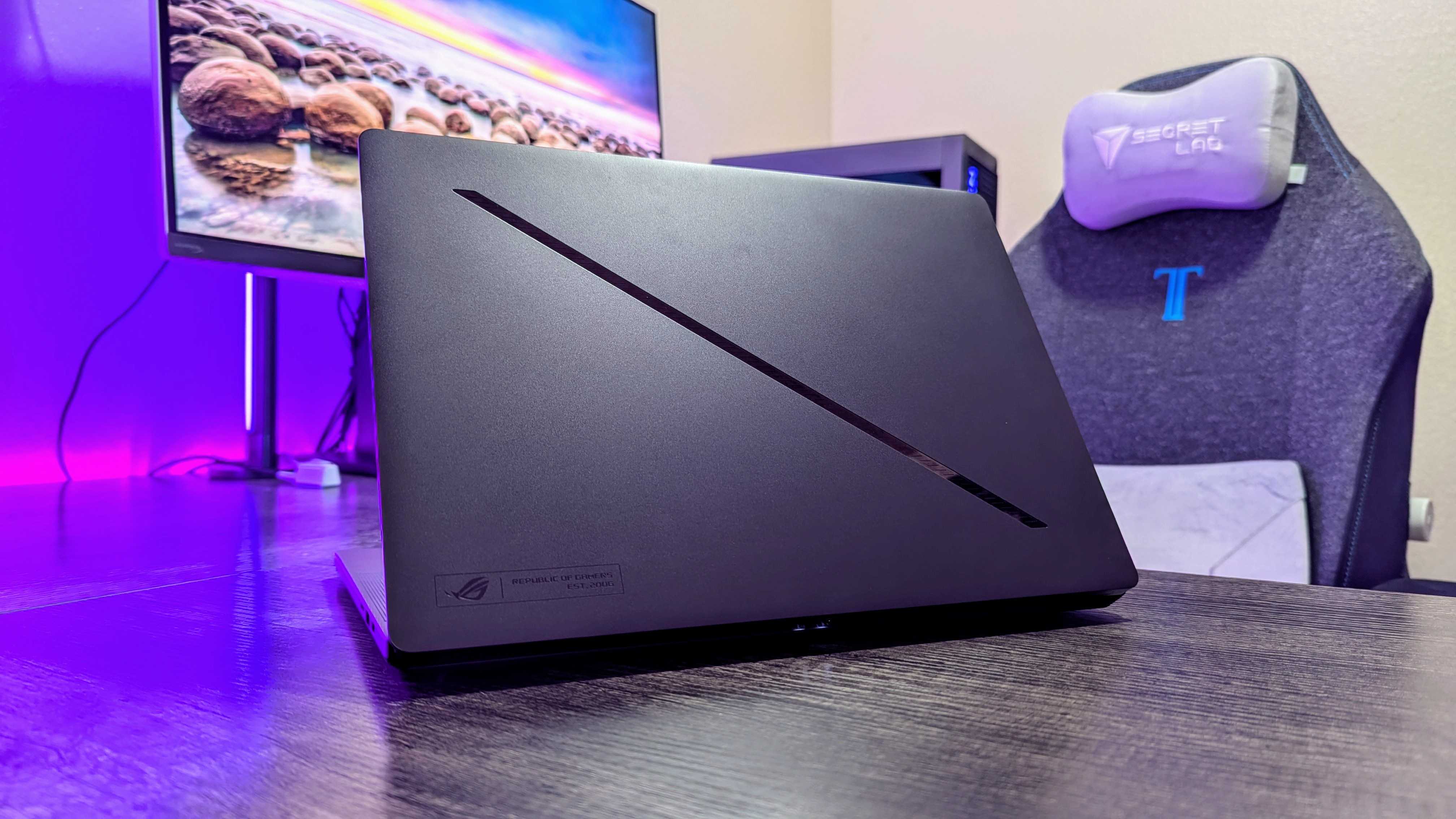 Изображение игрового ноутбука ASUS ROG Zephyrus G14 (2025).