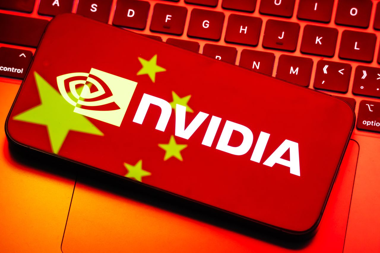 Китай настороженно относится к NVIDIA: ИИ-видеокарты H20 под вопросом из-за опасений в Пекине