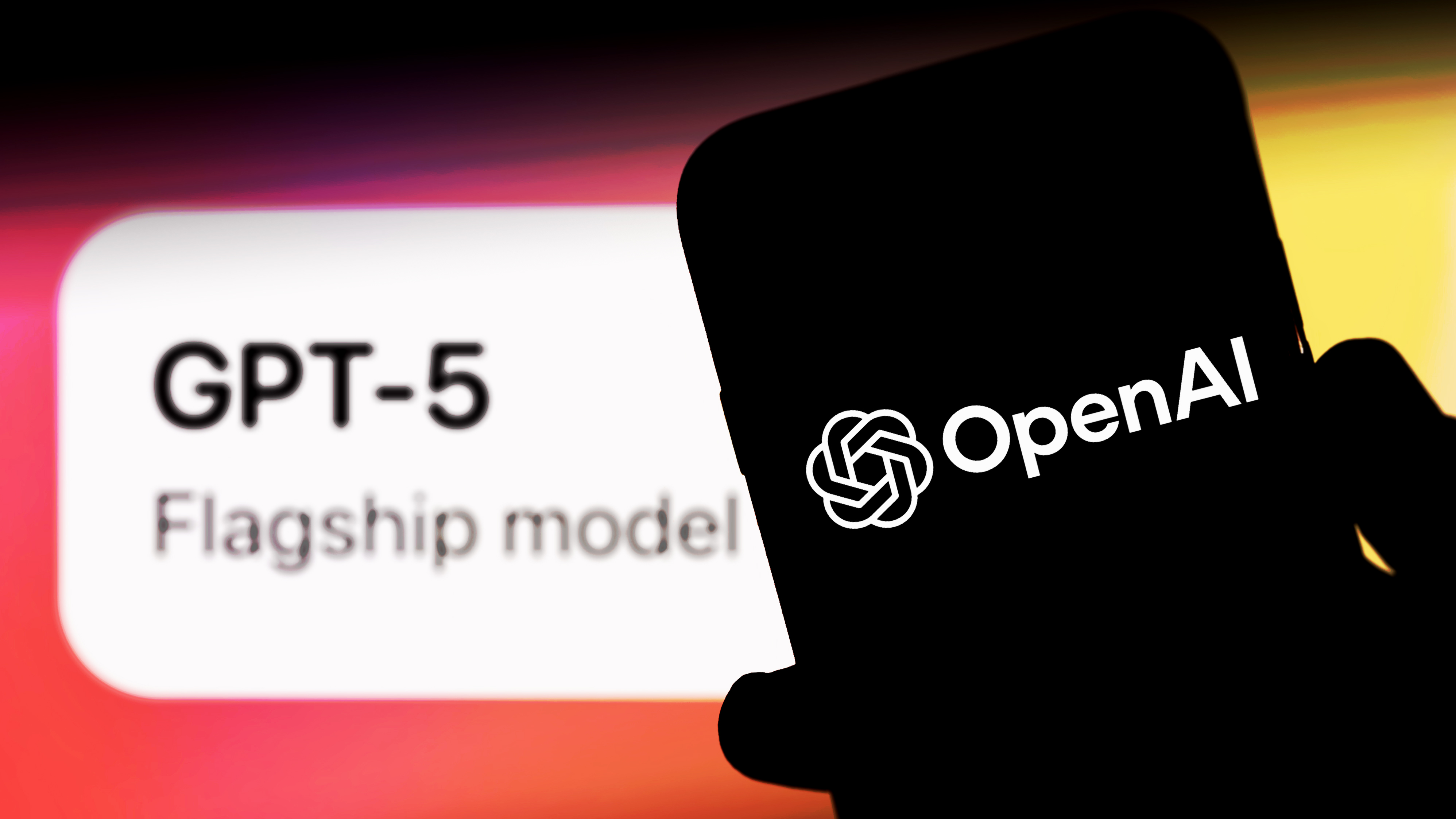 Логотип Open AI на экране смартфона на фоне логотипа GPT-5