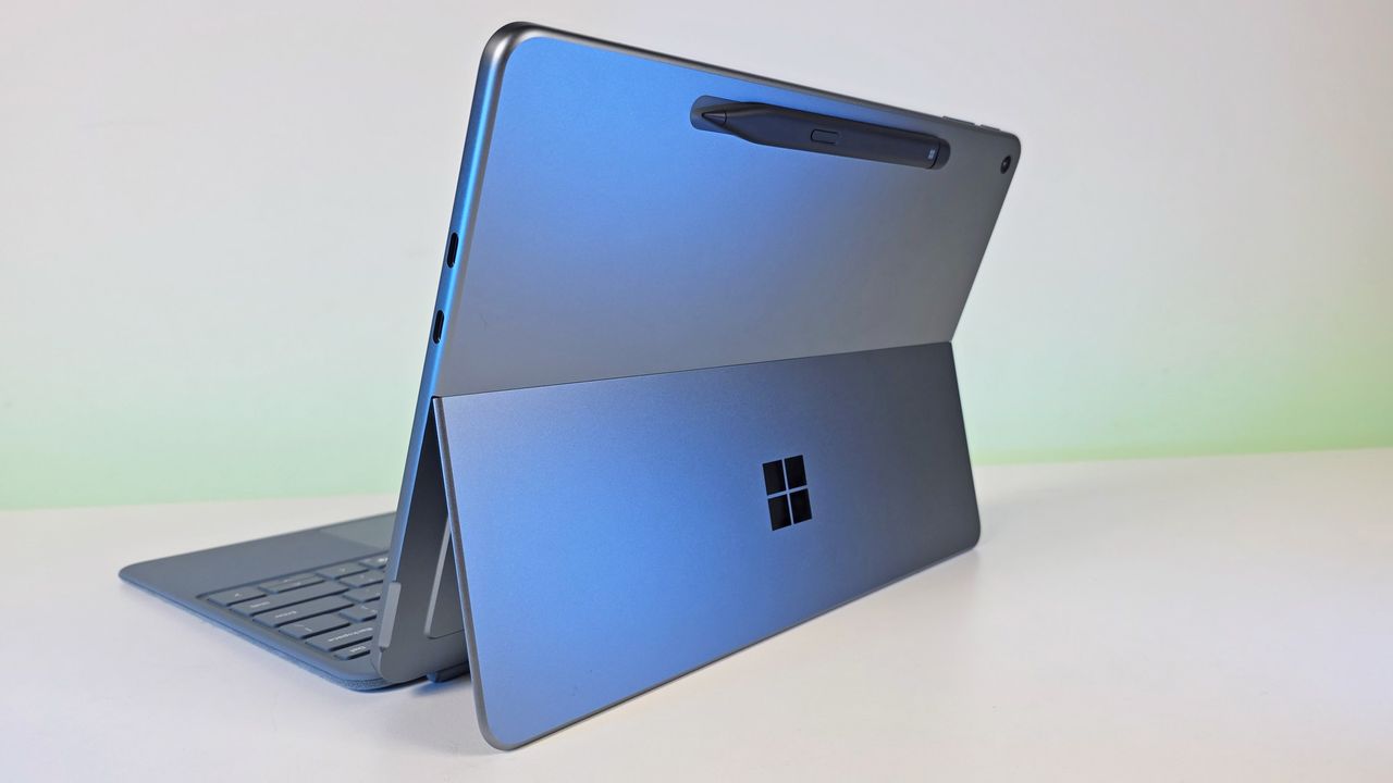 Компактный и мощный: Microsoft Surface Pro 12" стал еще доступнее