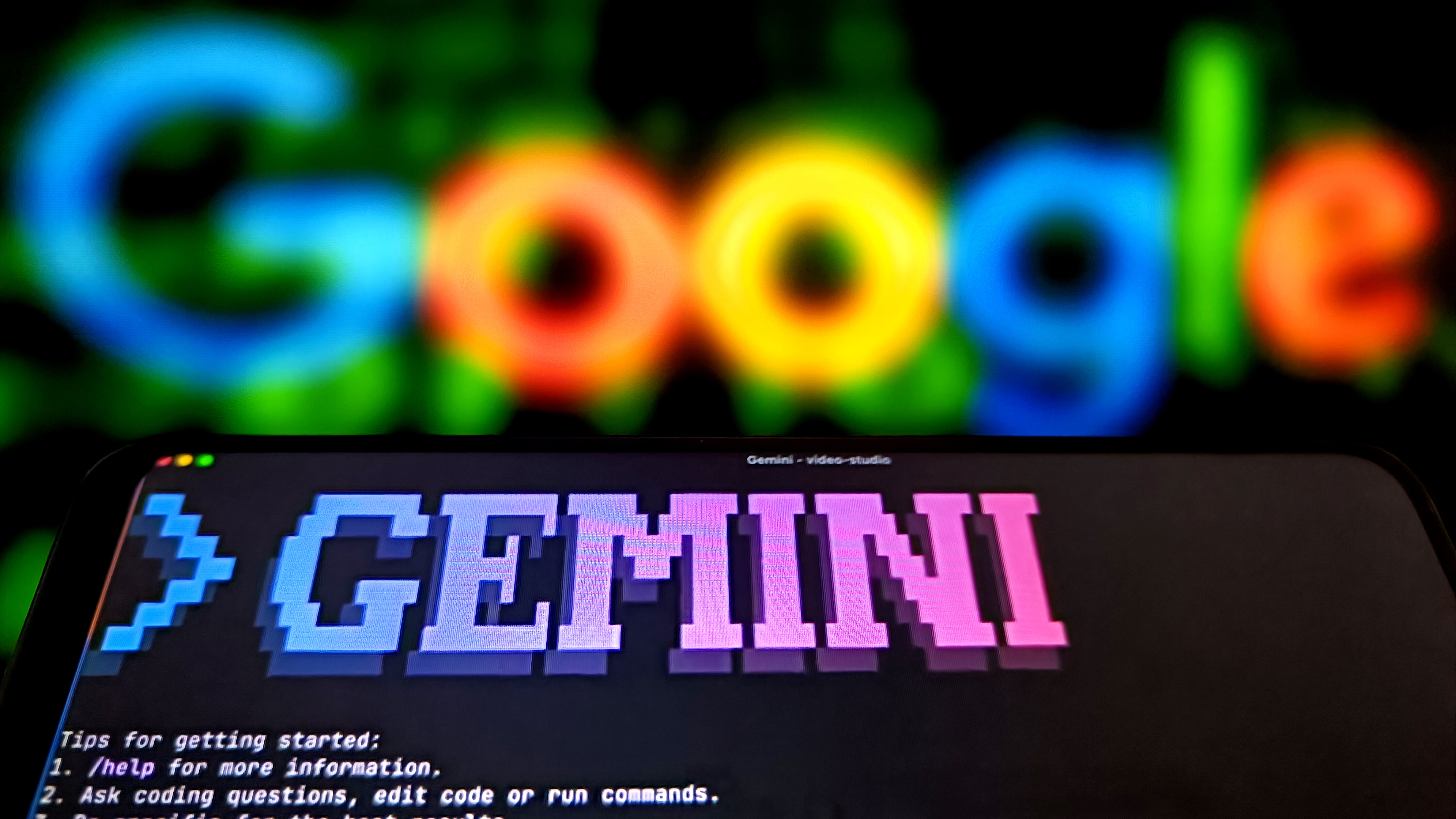Логотип Gemini CLI, ИИ-агента Google с открытым исходным кодом, отображается на смартфоне в городе Суцянь, провинция Цзянсу, Китай, 26 июня 2025 г.