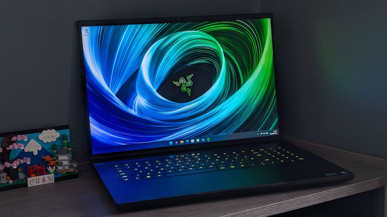 Razer Blade 18 (2025): Невероятно мощный игровой ноутбук для тех, кто не экономит