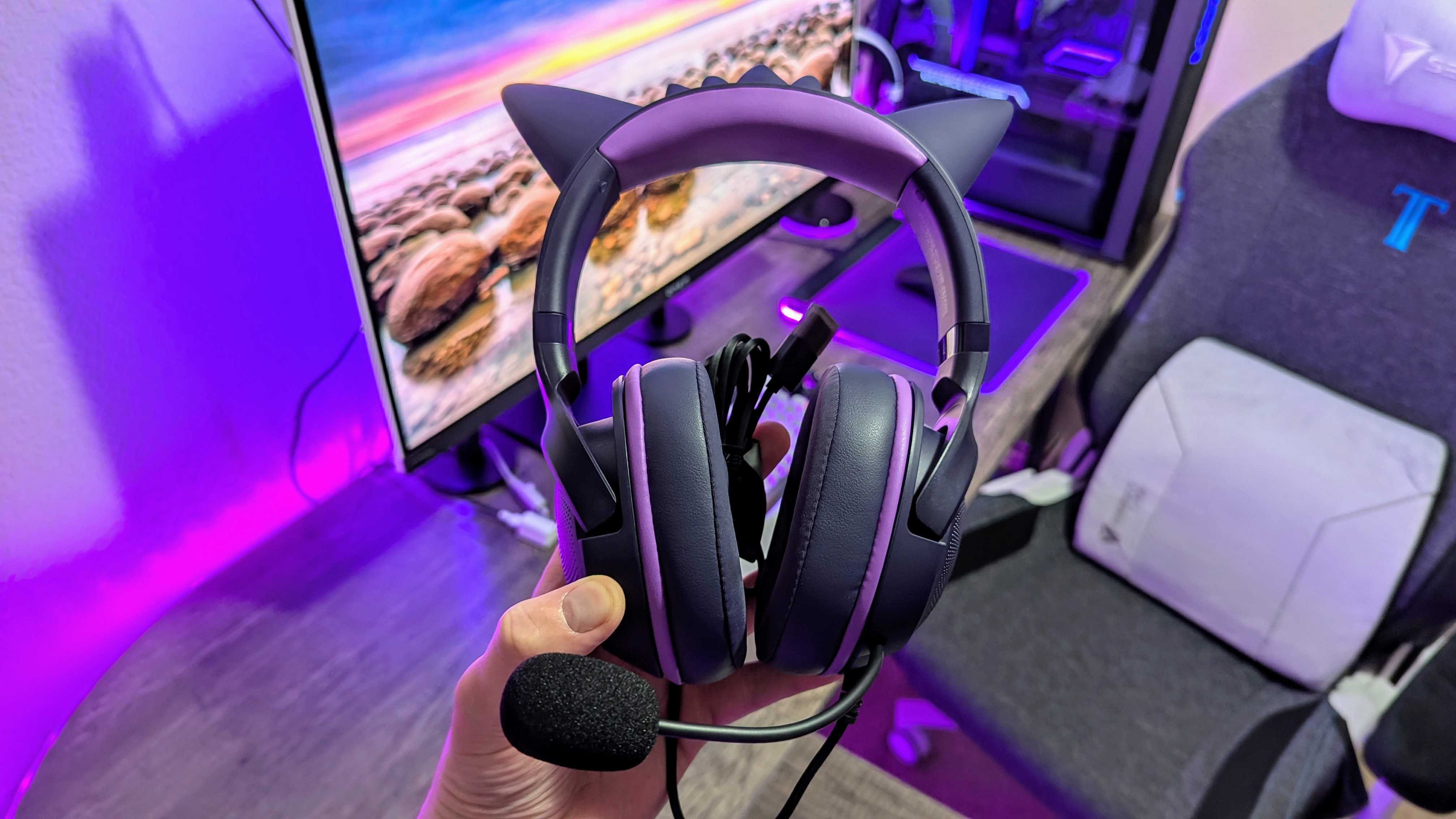 Изображение проводной игровой гарнитуры Razer Kraken Kitty V2 Gengar Edition.