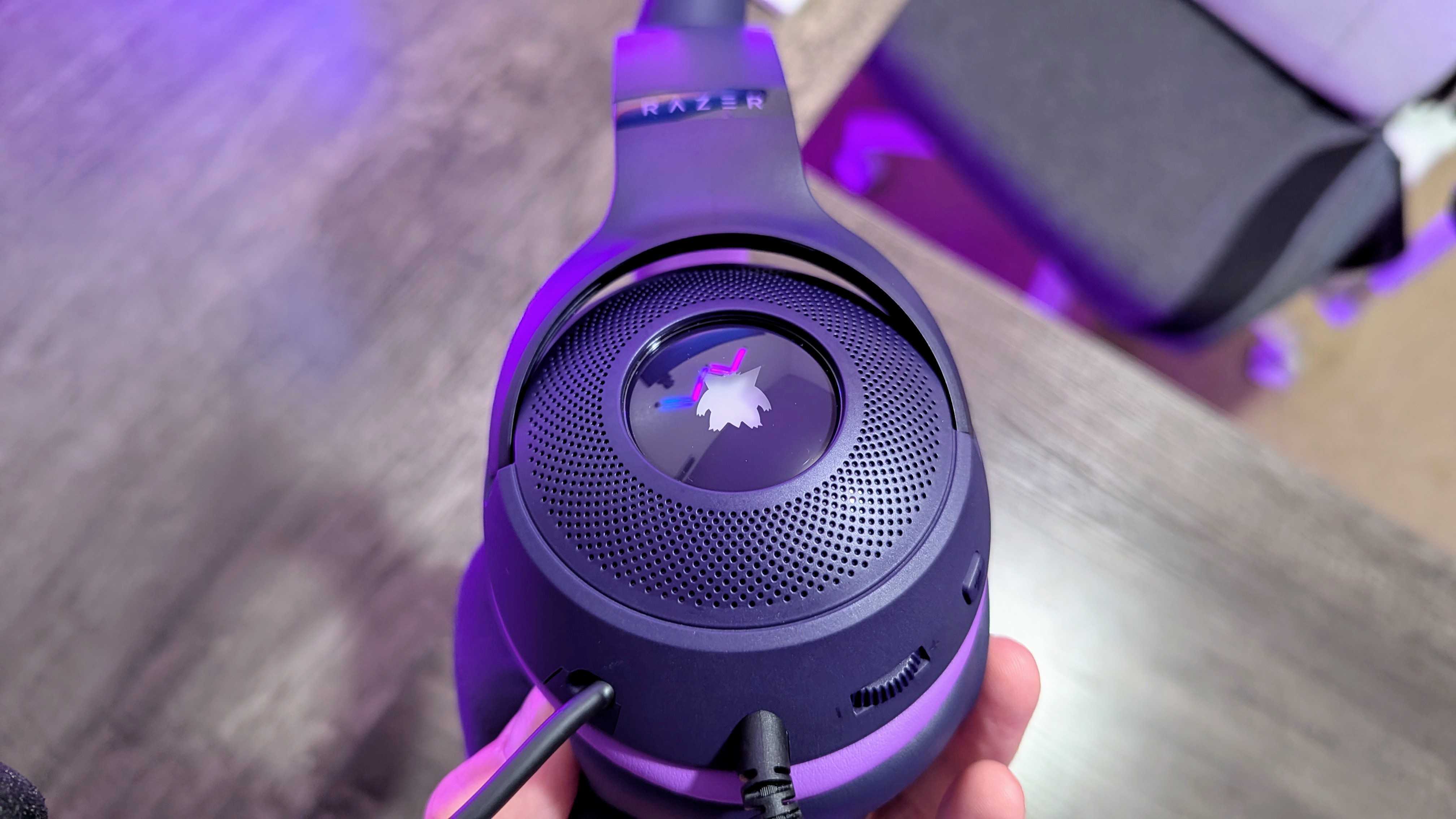 Изображение проводной игровой гарнитуры Razer Kraken Kitty V2 Gengar Edition.