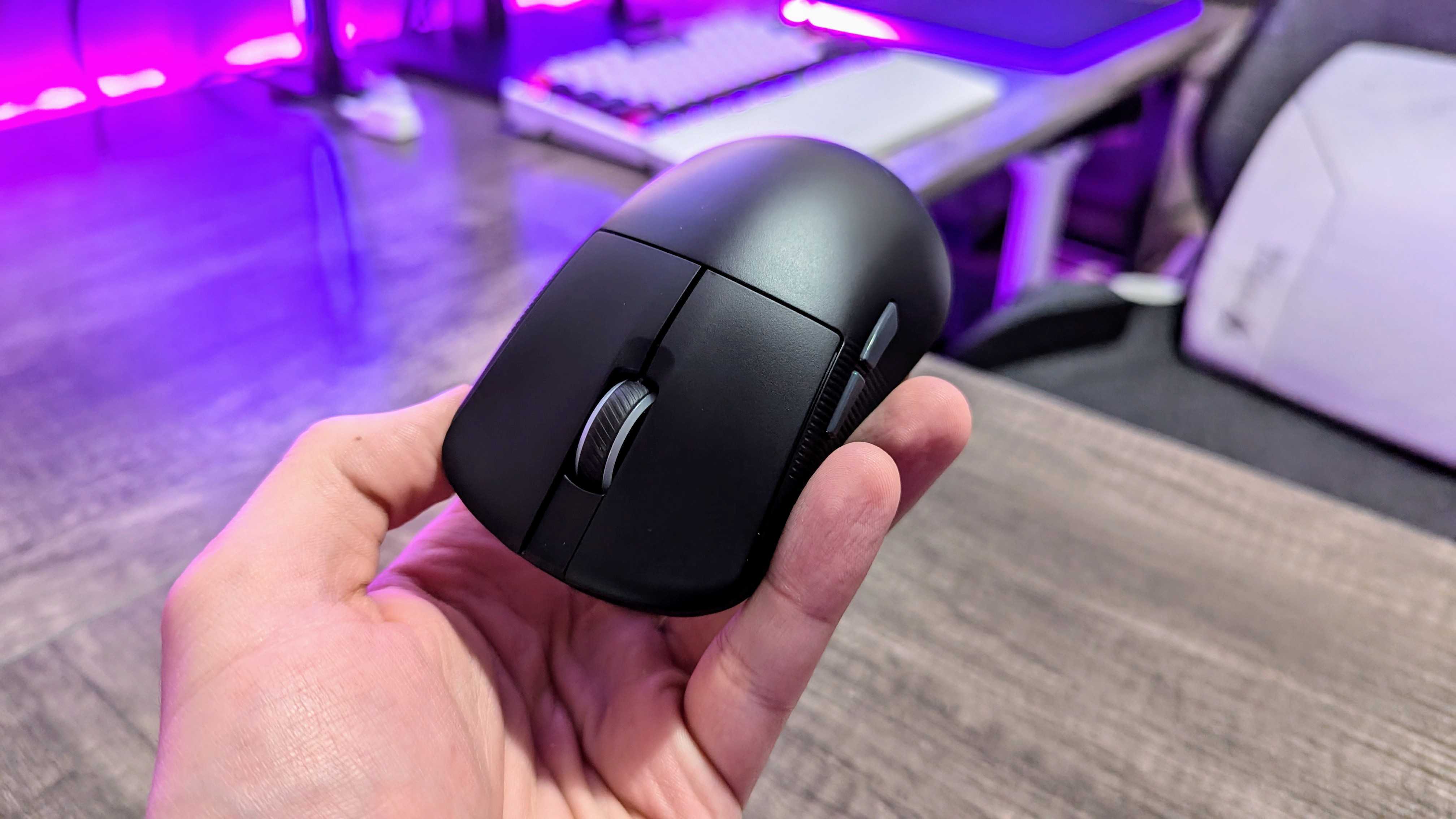 Изображение беспроводной игровой мыши ASUS ROG Harpe Ace Mini.