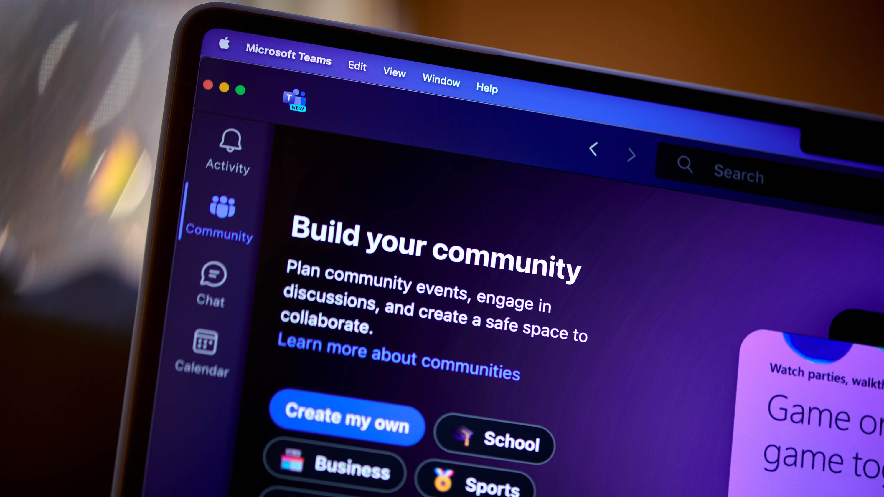 Приложение Microsoft Teams и логотип на ноутбуке и смартфоне.