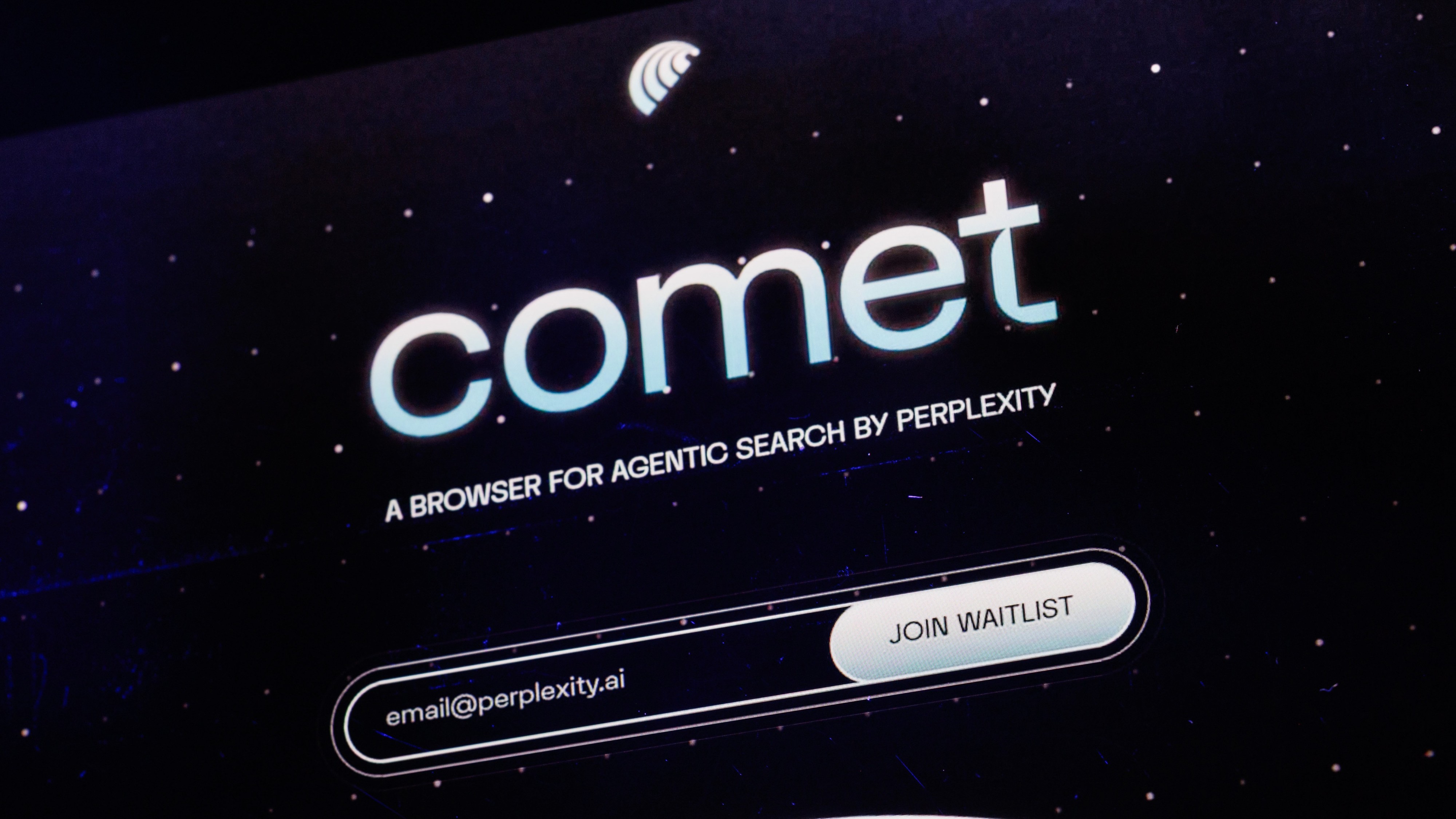 Веб-браузер Comet от Perplexity на экране компьютера.