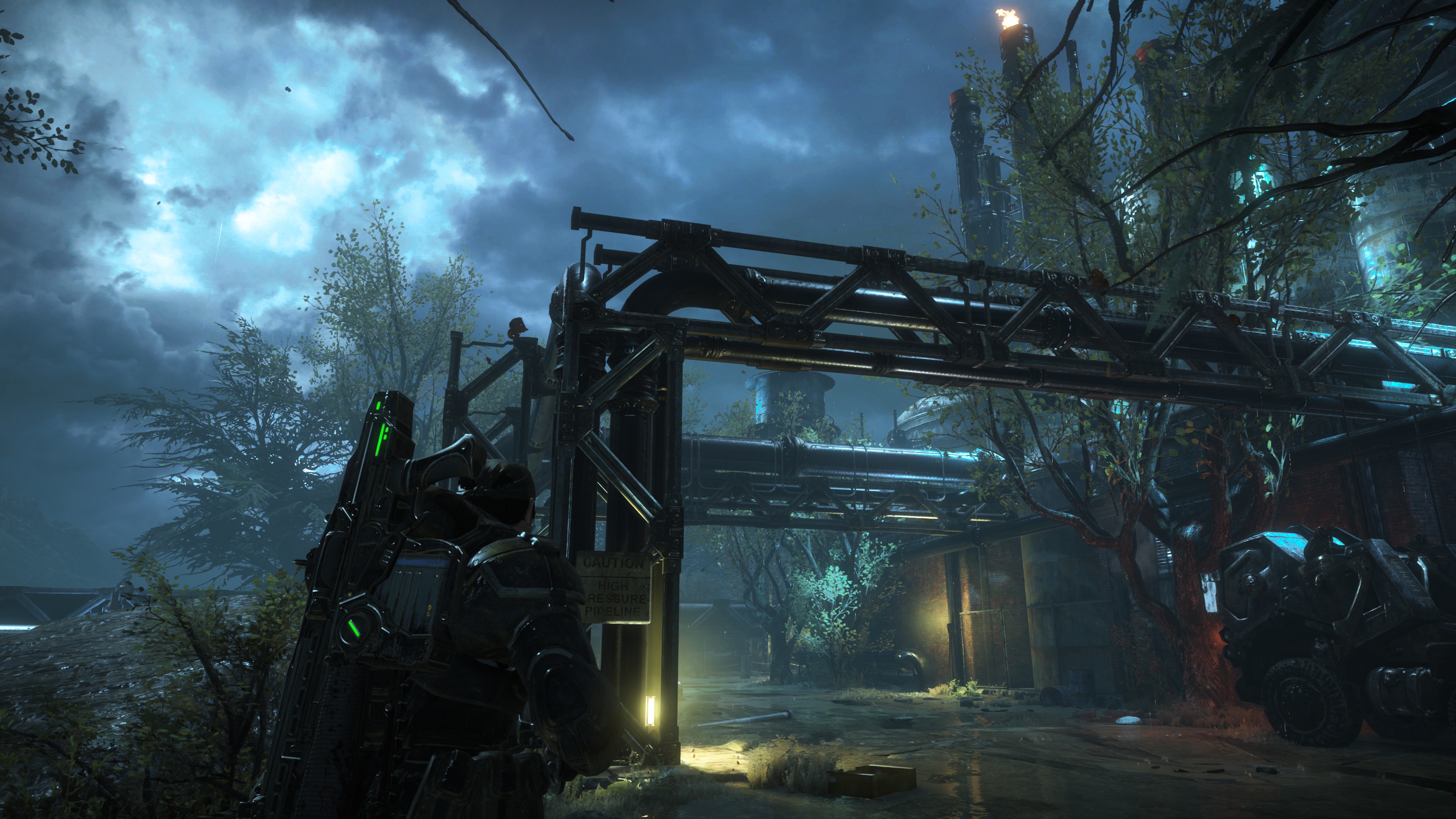 Маркус смотрит на ночное небо в Gears of War: Reloaded