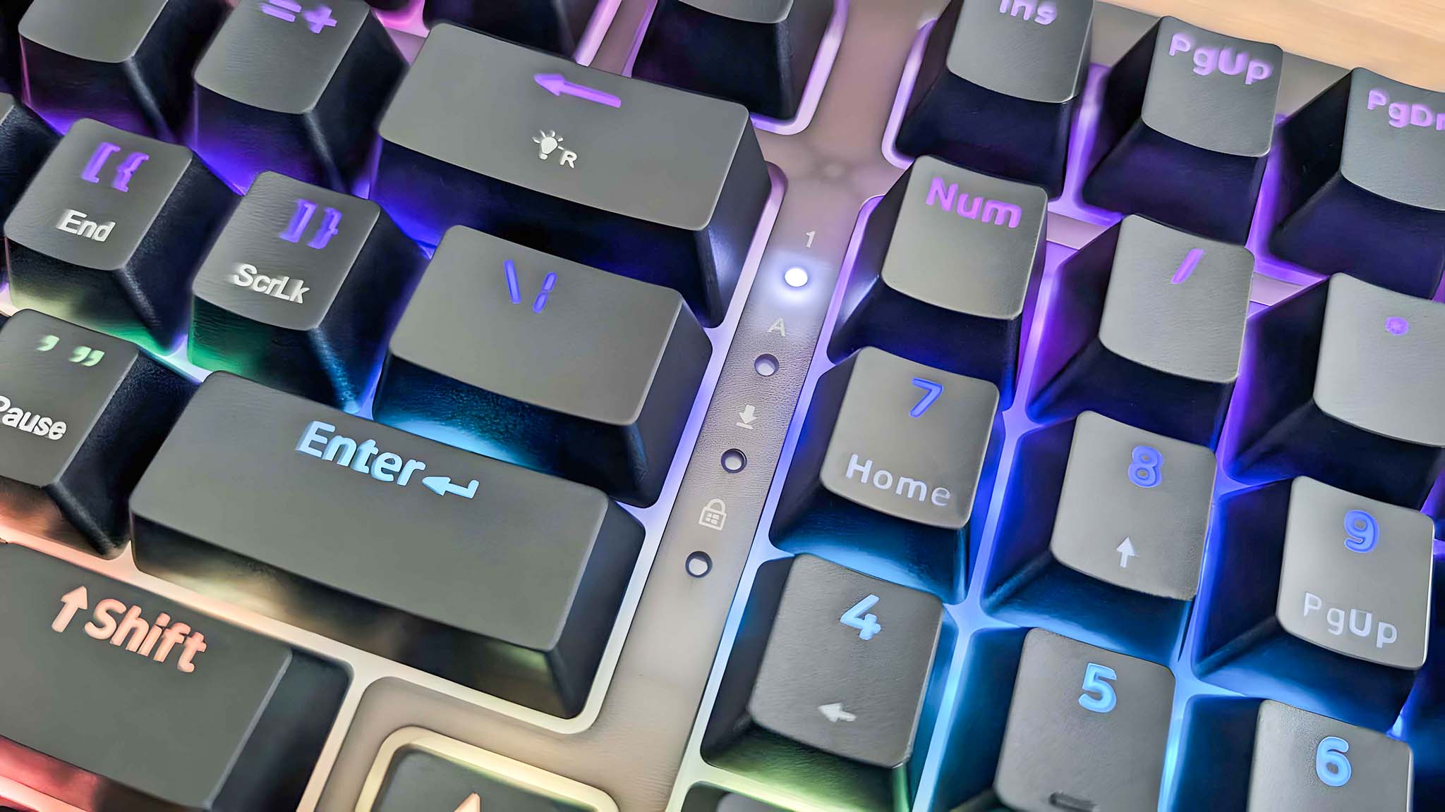 Closeup of the lights  to the left of the numberpad.