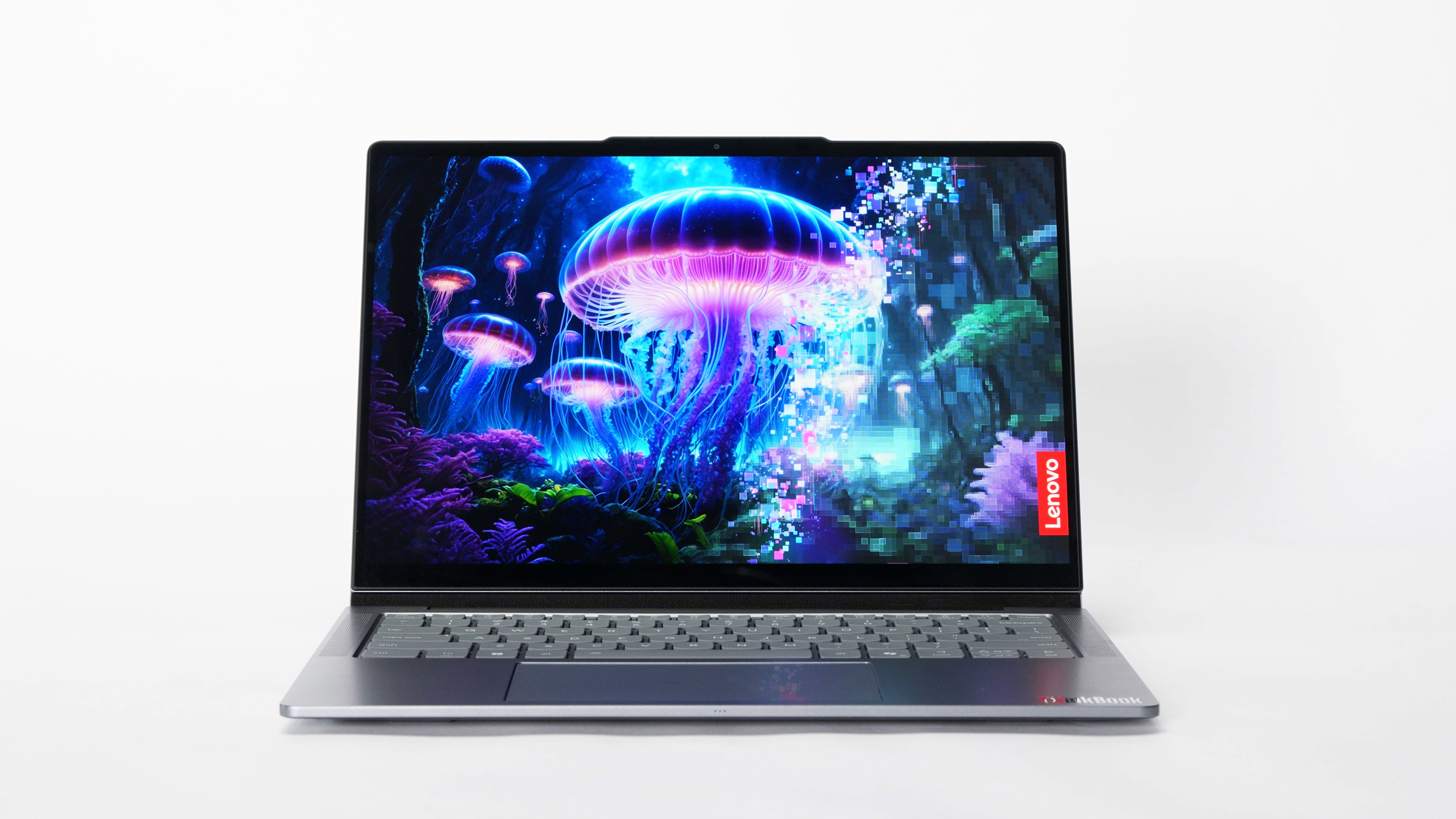 Фотографии нового концепта ноутбука Lenovo под названием ThinkBook VertiFlex, оснащенного дисплеем, который вращается из горизонтального в вертикальное положение. Анонс состоялся на выставке IFA 2025 в Берлине, Германия.