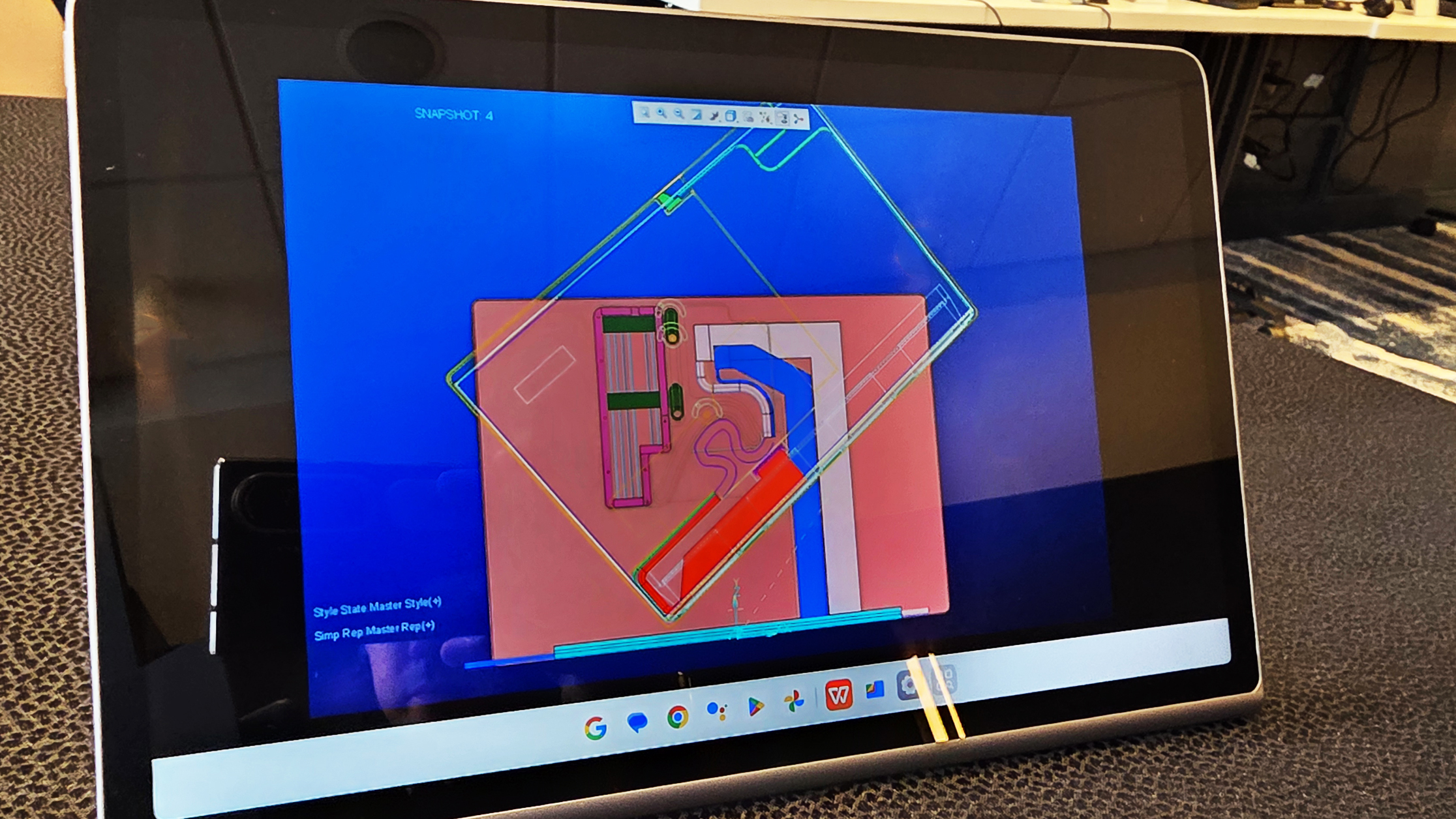 Фотографии нового концепта ноутбука Lenovo под названием ThinkBook VertiFlex, оснащенного дисплеем, который вращается из горизонтального в вертикальное положение. Анонс состоялся на выставке IFA 2025 в Берлине, Германия.