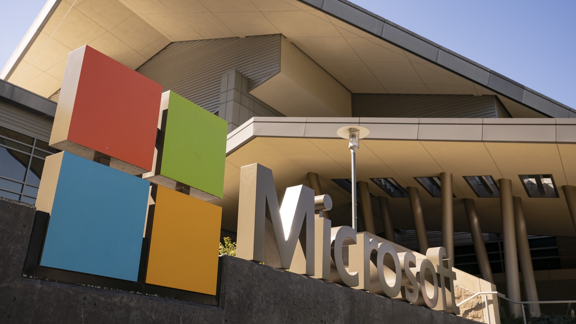 Знак у штаб-квартиры Microsoft в Редмонде, штат Вашингтон