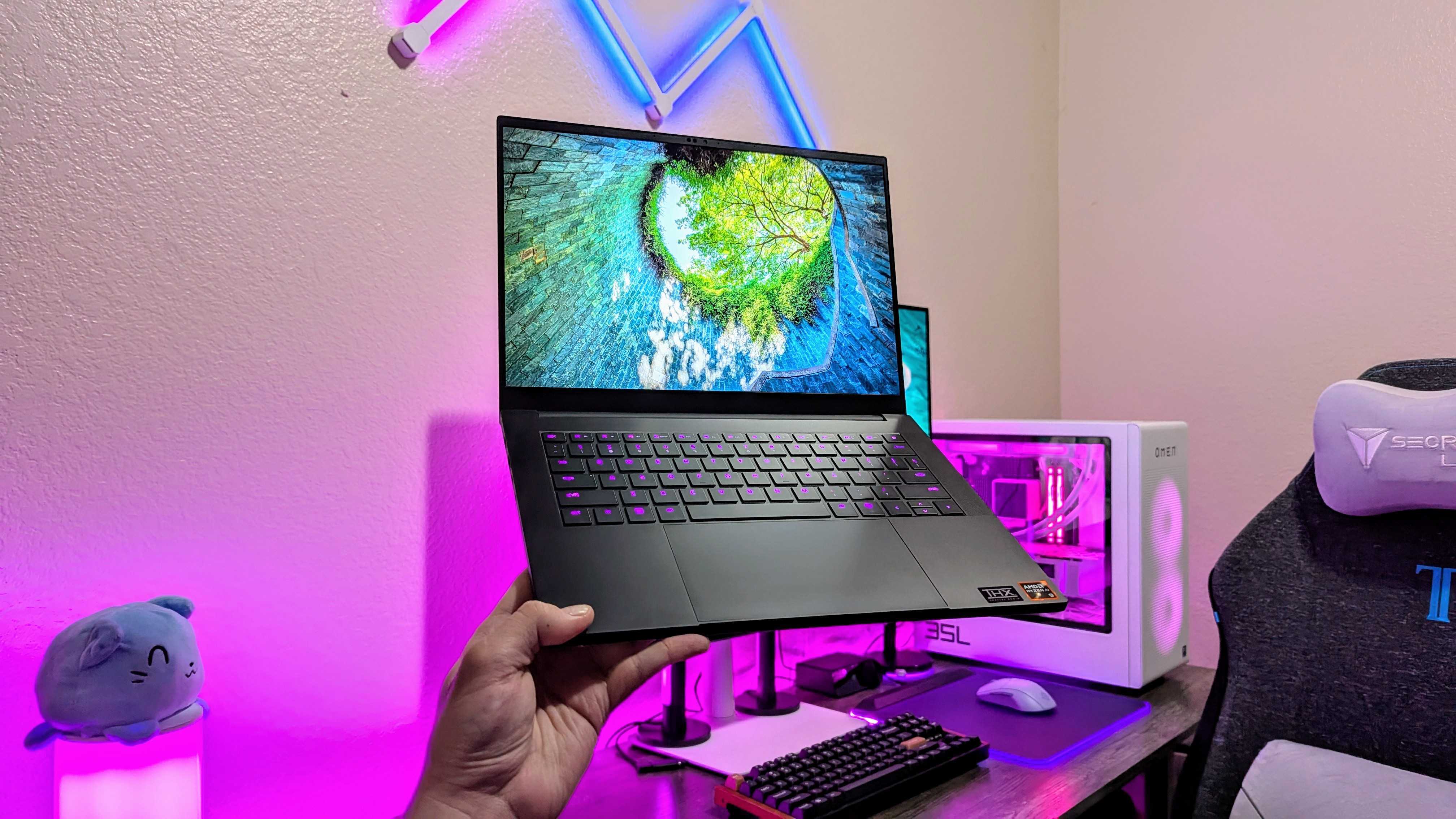 Изображение игрового ноутбука Razer Blade 14 (2025).