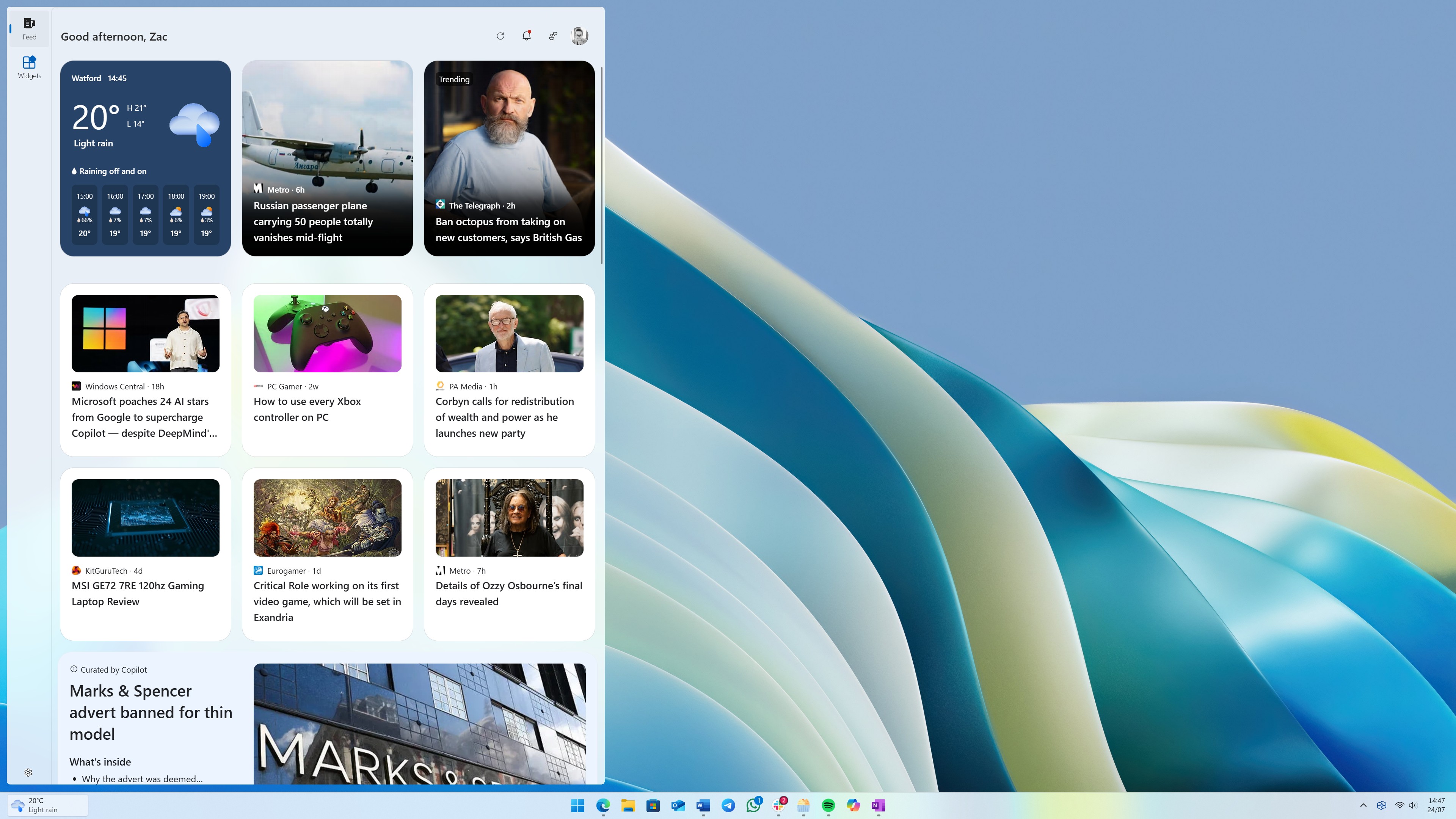Панель виджетов Windows 11 с лентой Copilot